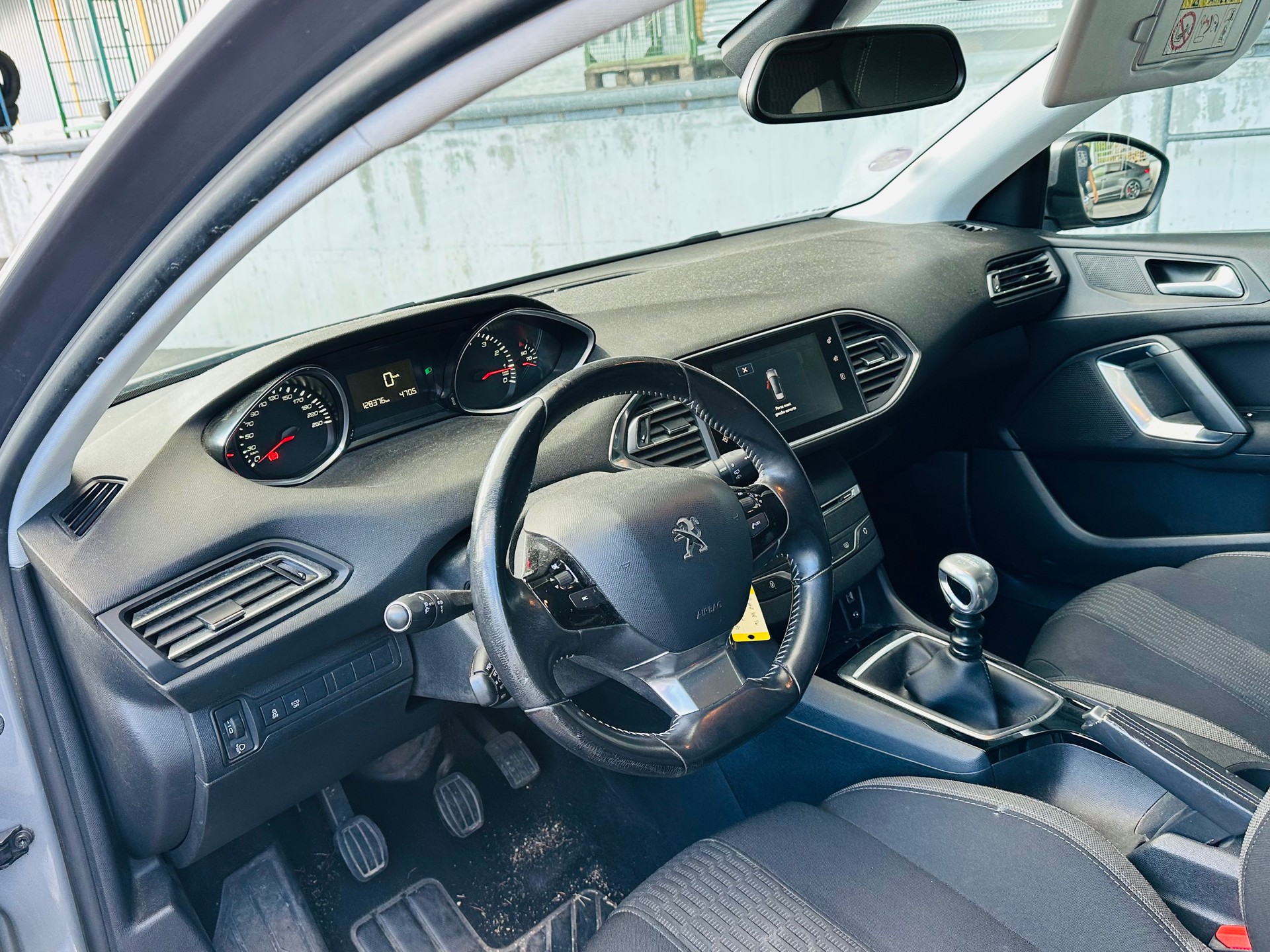 PEUGEOT 308 SW 1.2 THP Style-image-10
