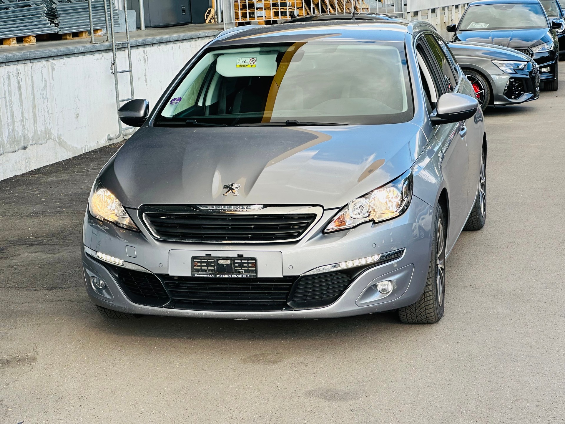 PEUGEOT 308 SW 1.2 THP Style-image-3