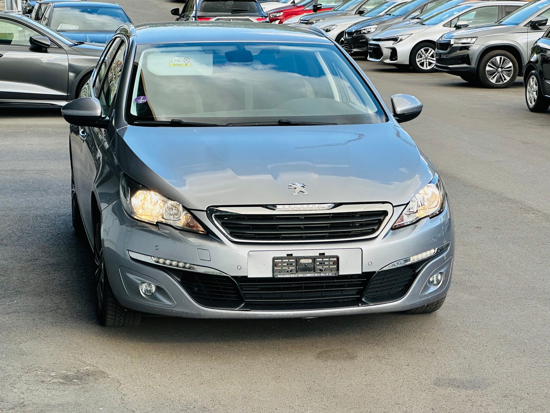 PEUGEOT 308 SW 1.2 THP Style-image-1