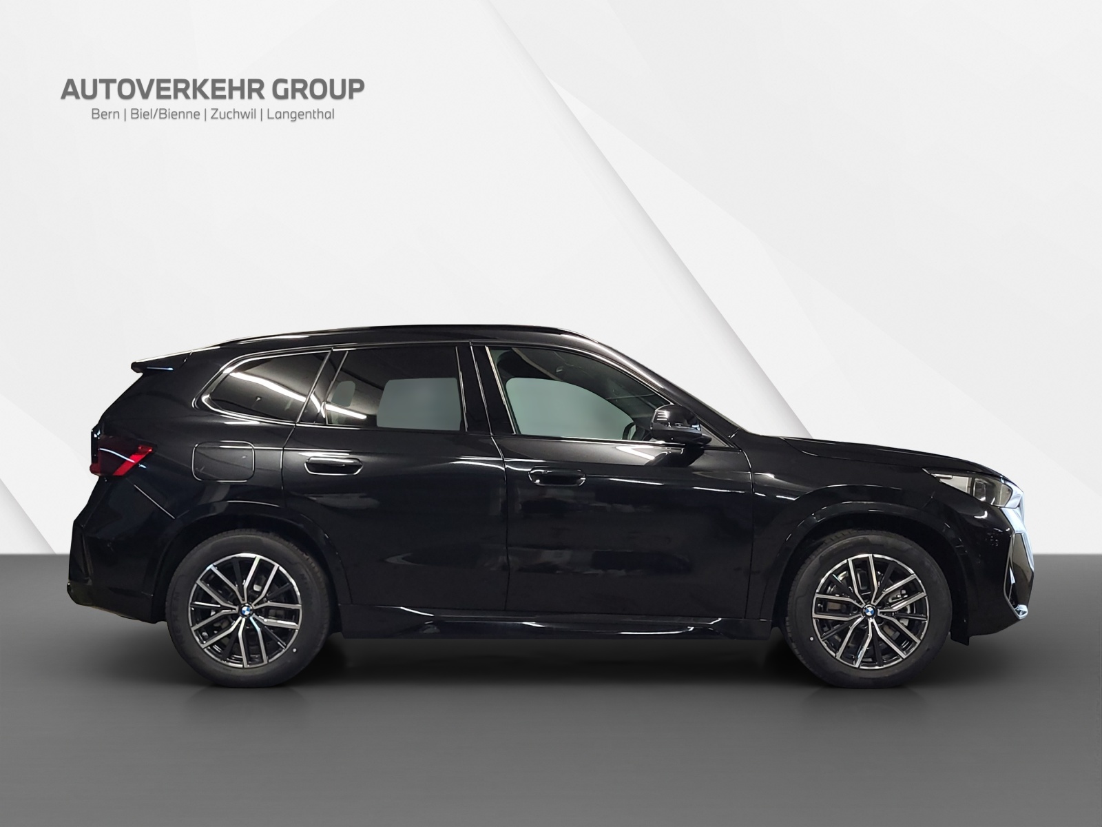 BMW iX1 xDrive 30 M Sport-showroom-element-3