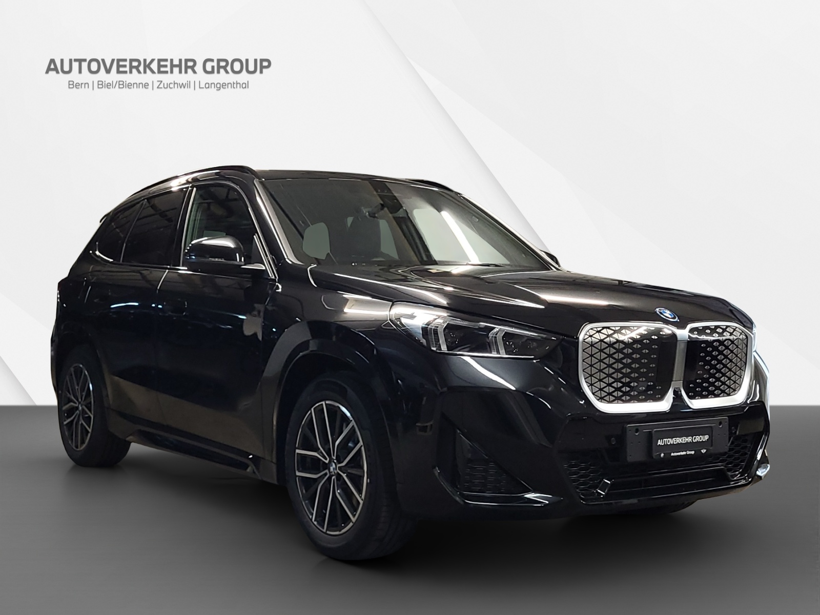 BMW iX1 xDrive 30 M Sport-showroom-element-2