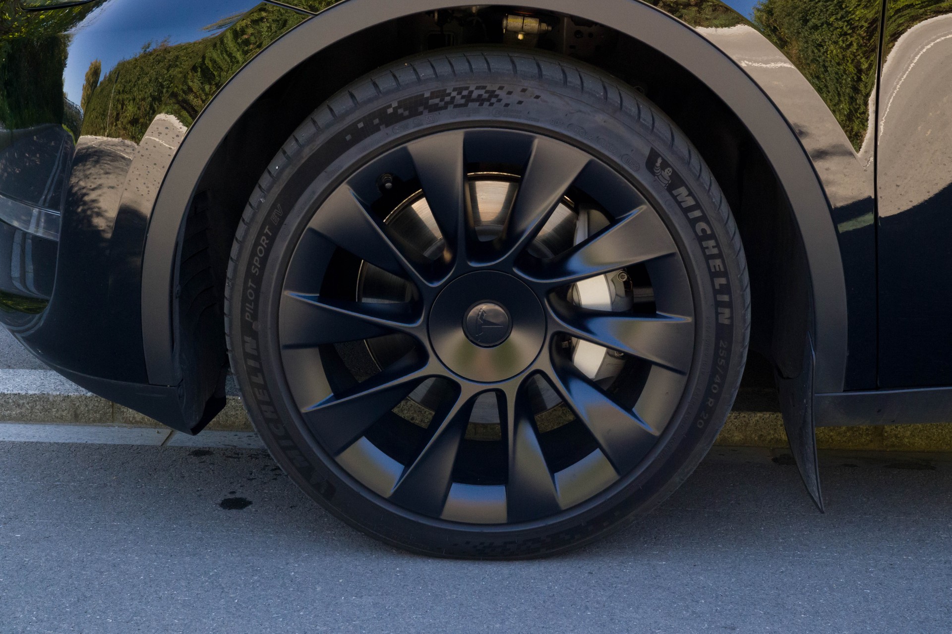 TESLA Long Range AWD (EAP)-image-4