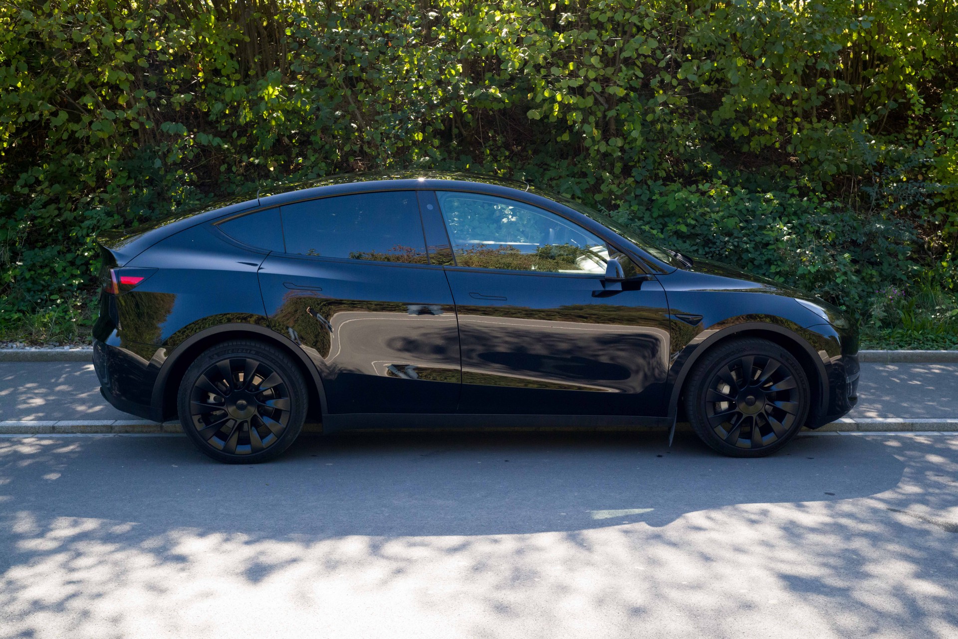 TESLA Long Range AWD (EAP)-image-5