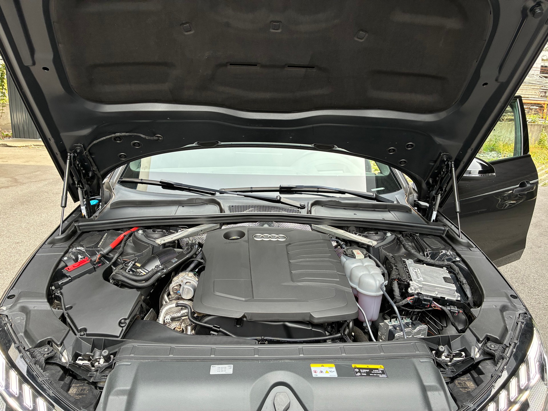 AUDI A4 Avant 40 TDI S line Attraction quattro S-tronic-image-8