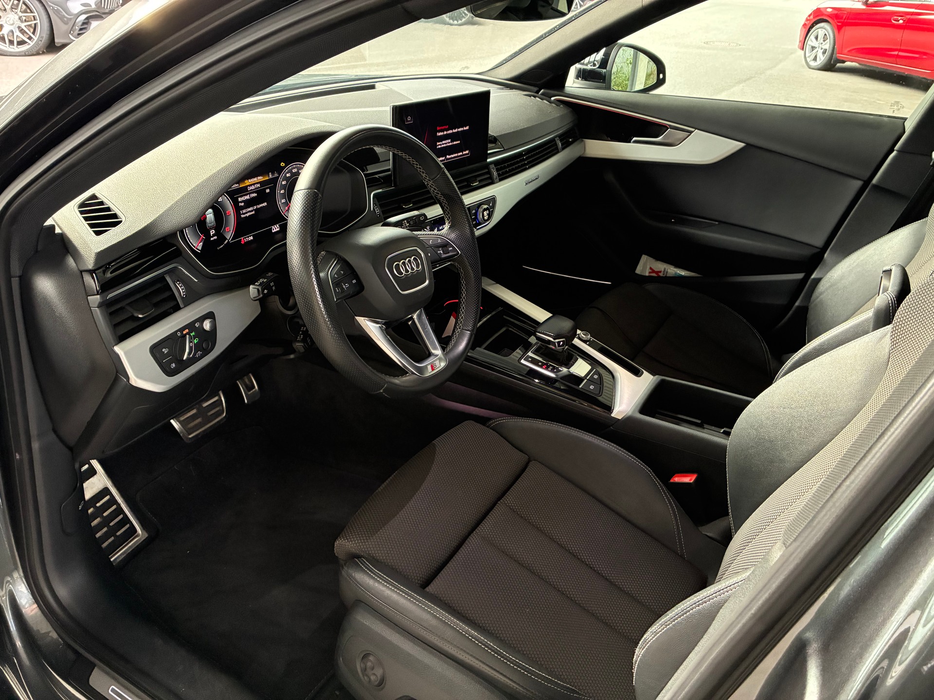 AUDI A4 Avant 40 TDI S line Attraction quattro S-tronic-image-6