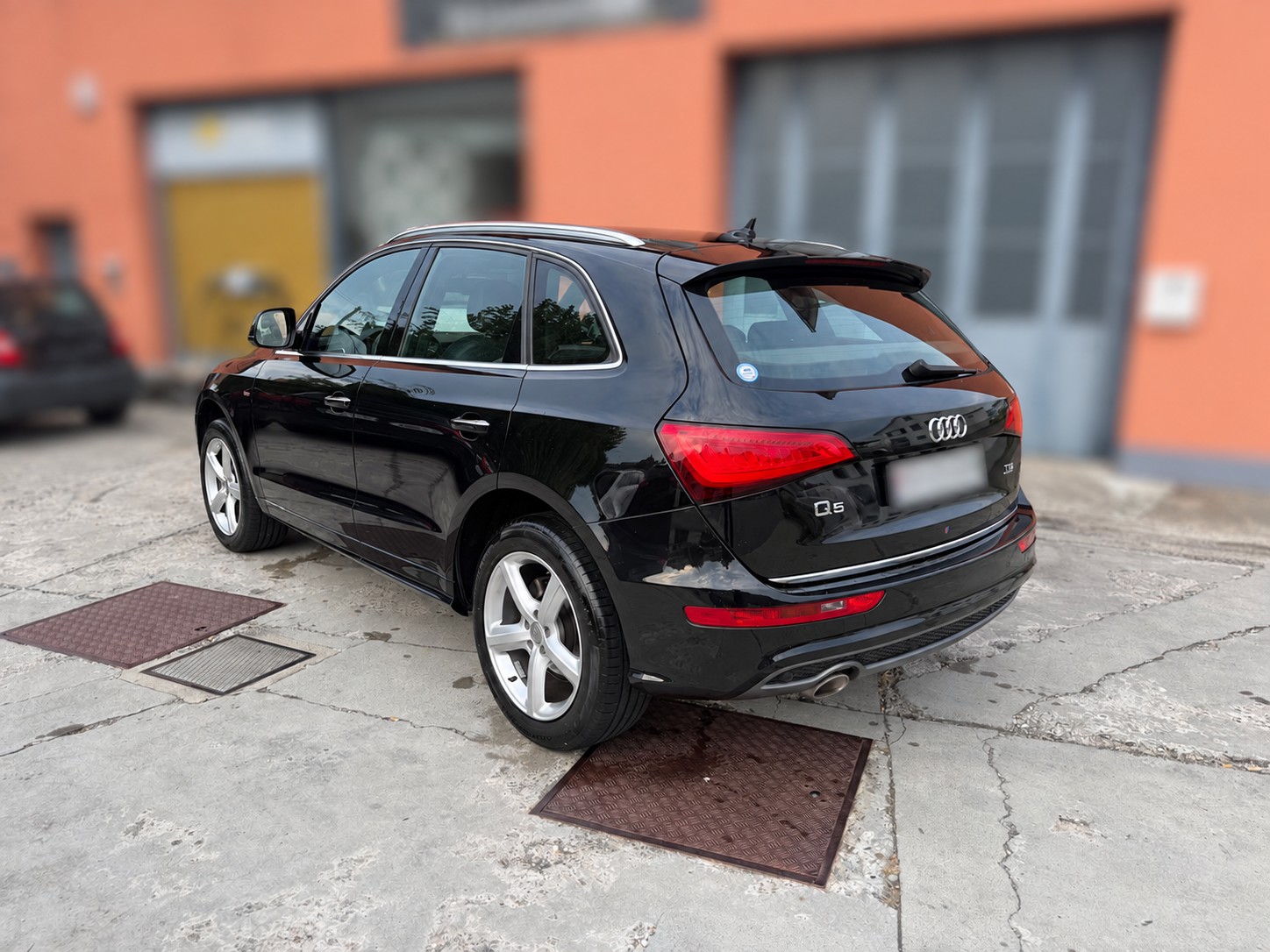 AUDI Q5 2.0 TDI quattro S-tronic-image-2