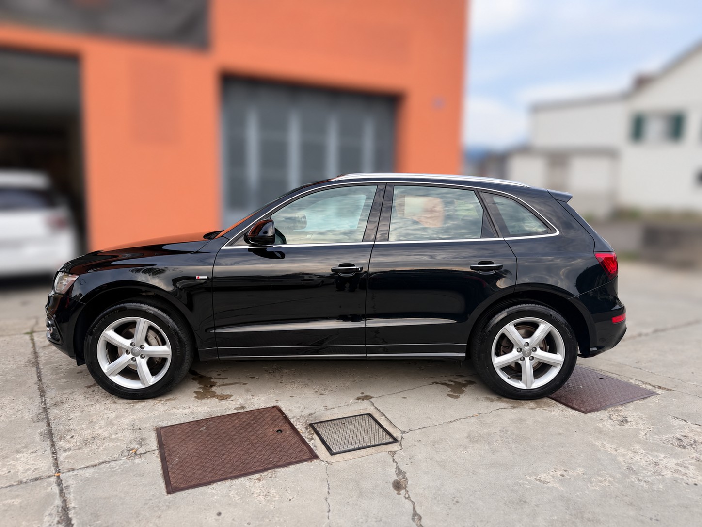 AUDI Q5 2.0 TDI quattro S-tronic-image-1
