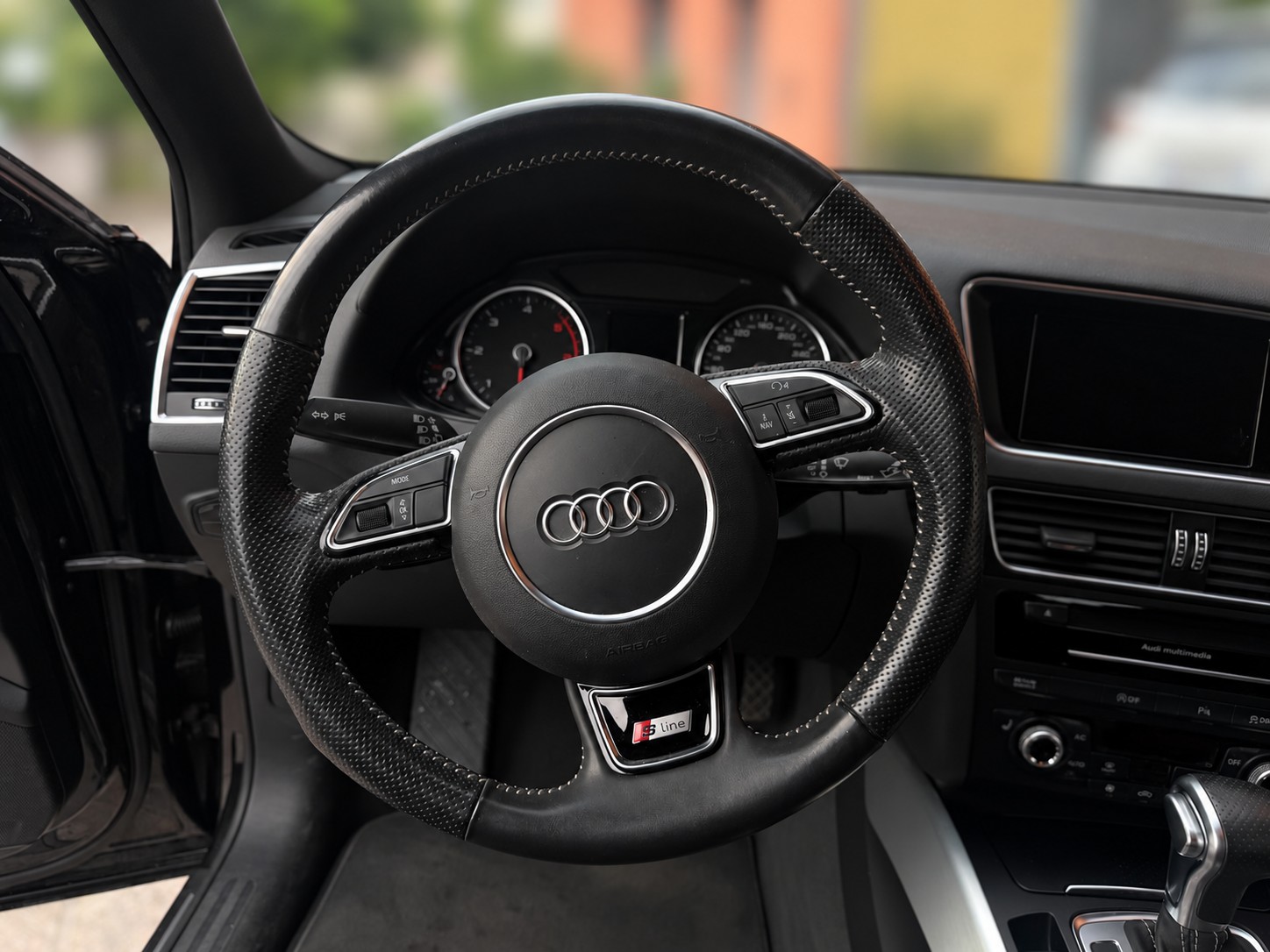 AUDI Q5 2.0 TDI quattro S-tronic-image-8