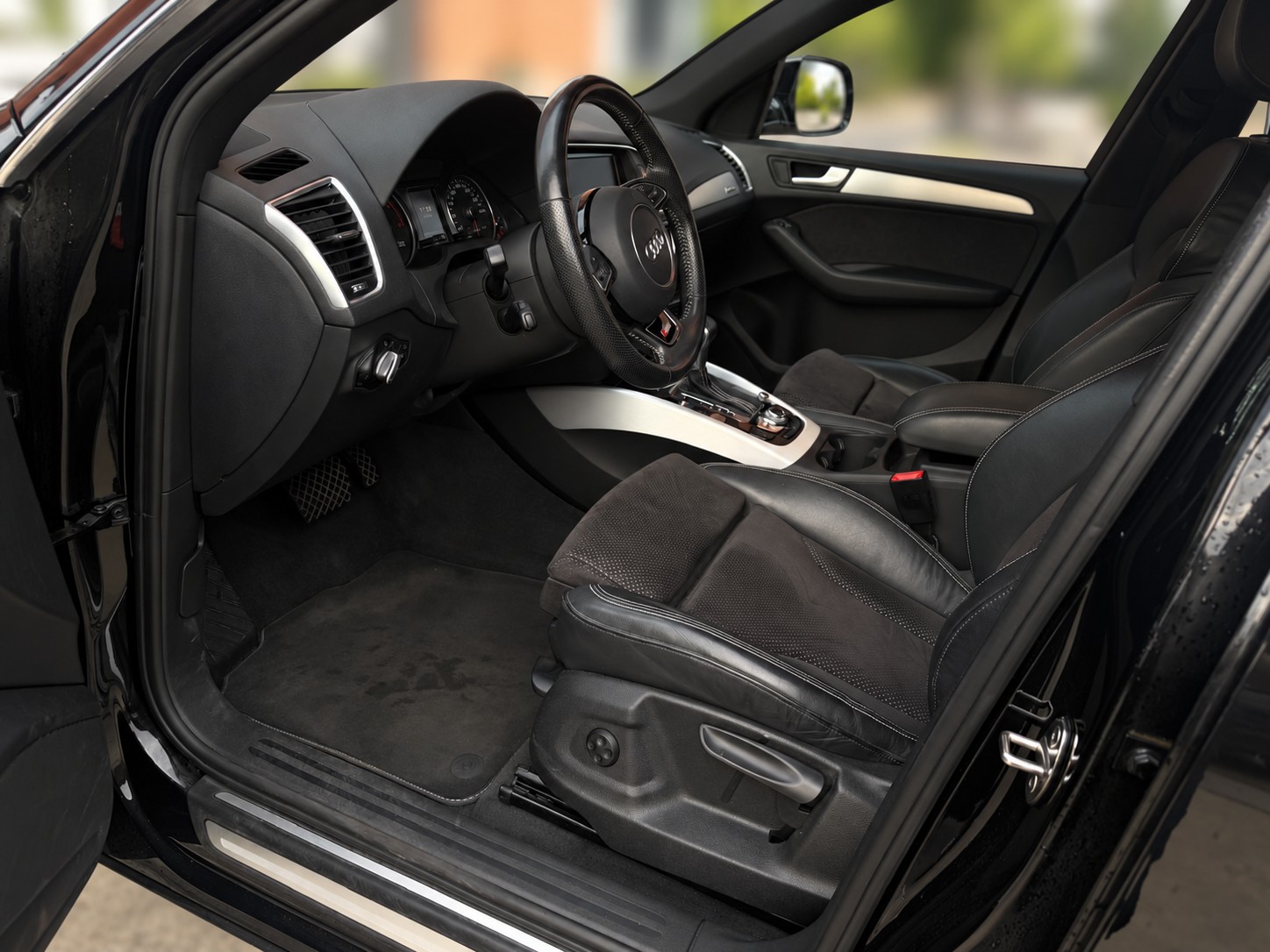 AUDI Q5 2.0 TDI quattro S-tronic-image-5