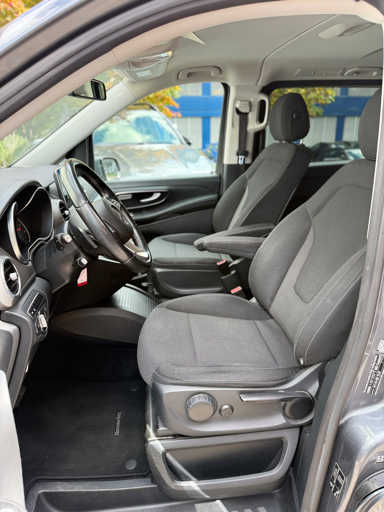 MERCEDES-BENZ V 220 CDI lang Van *7 Plätzer*-image-9
