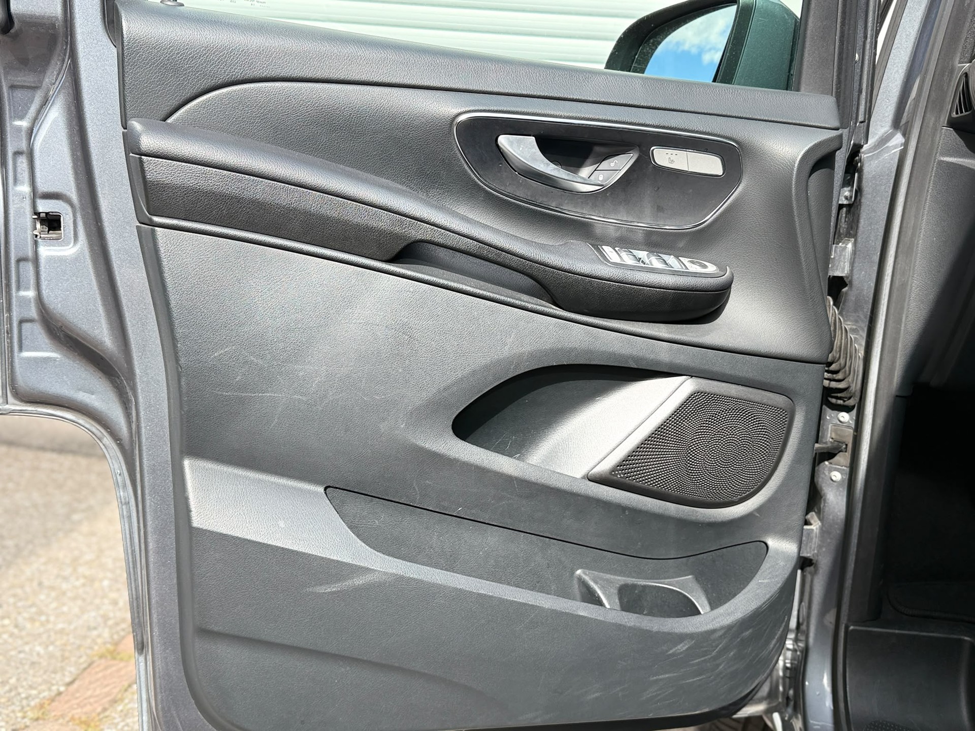 MERCEDES-BENZ V 220 CDI lang Van *7 Plätzer*-image-7
