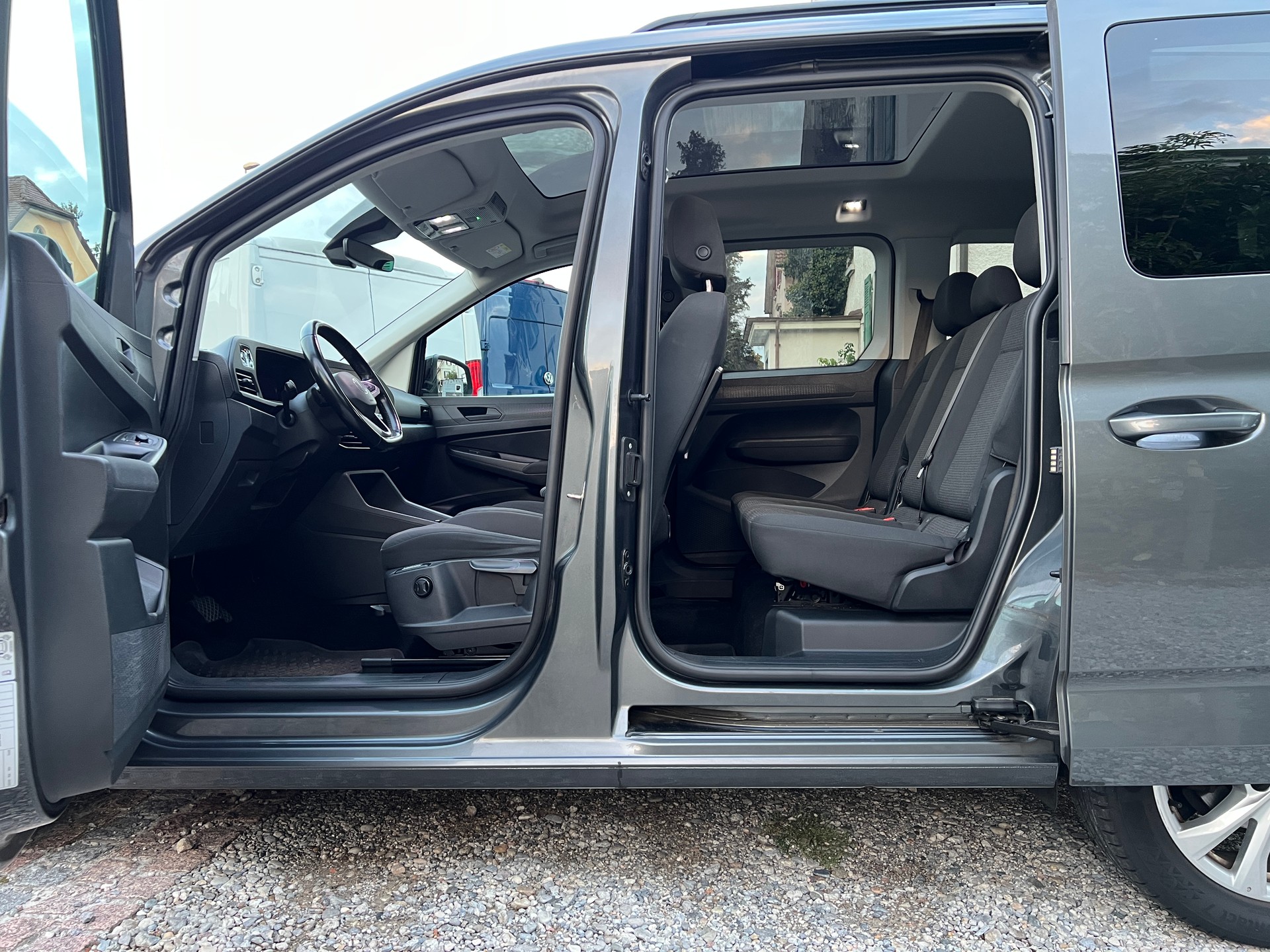 VW Caddy 2.0 TDI Liberty DSG-image-8