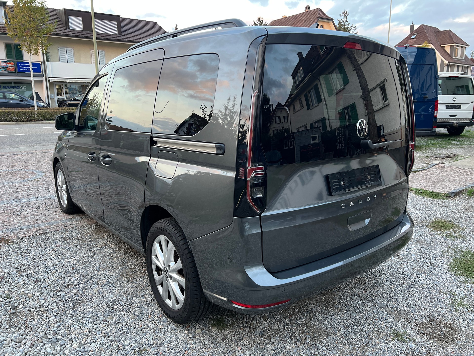 VW Caddy 2.0 TDI Liberty DSG-image-1