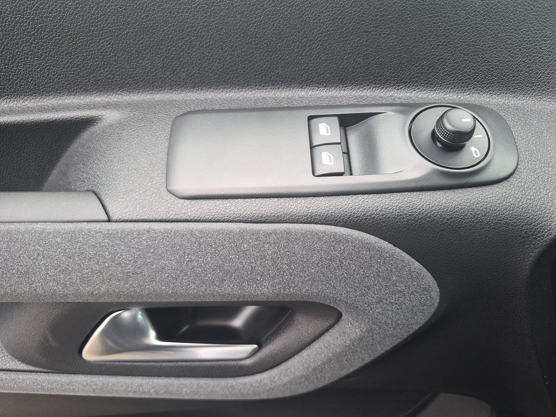 PEUGEOT Rifter 1.2 PureTech Allure-image-17