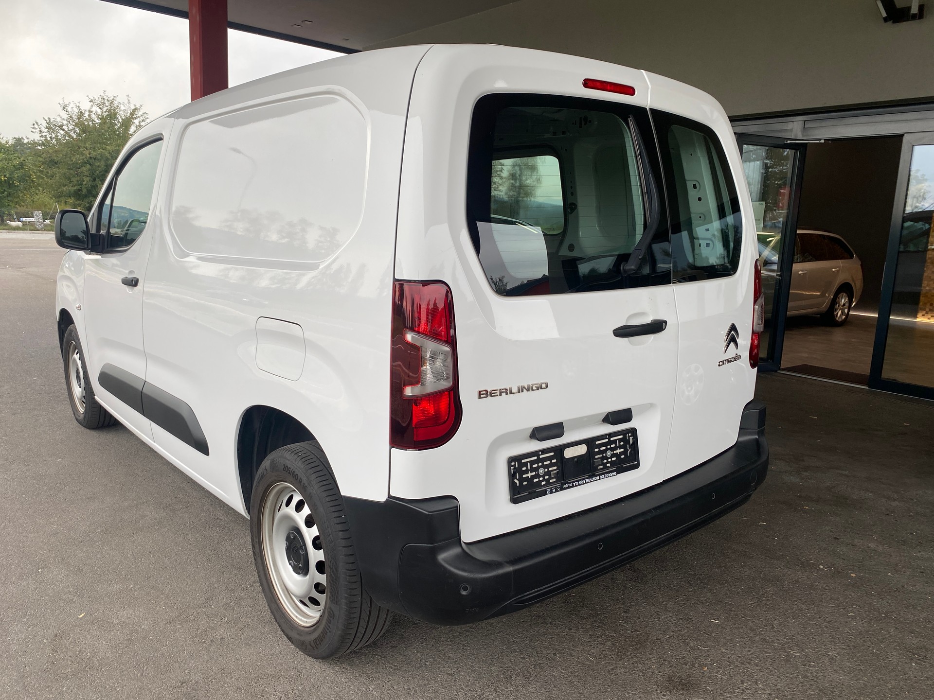 CITROEN Berlingo Van 1.2 Pure Tech 130 s/s Club EAT8 1000kg-image-1
