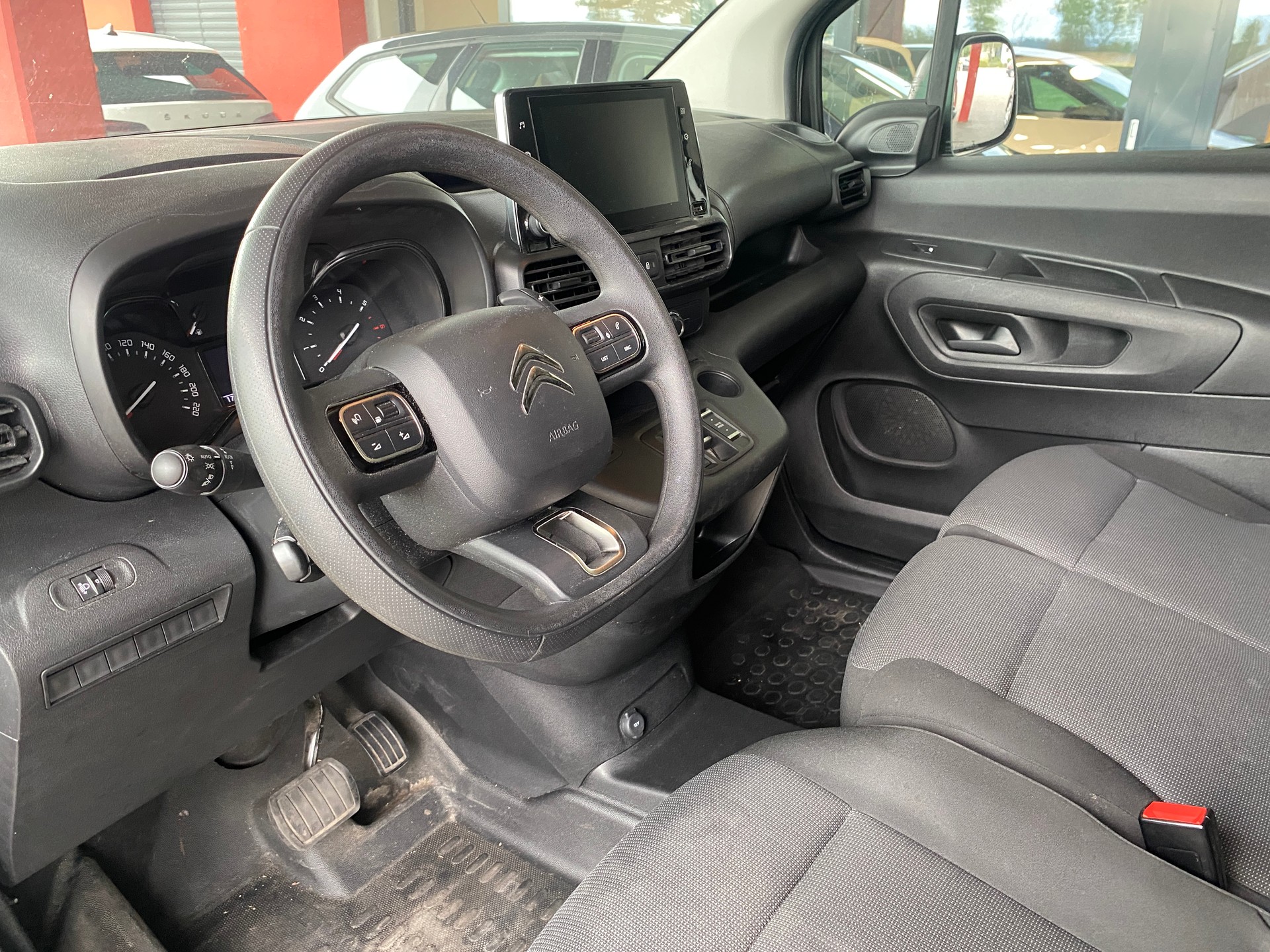 CITROEN Berlingo Van 1.2 Pure Tech 130 s/s Club EAT8 1000kg-image-4