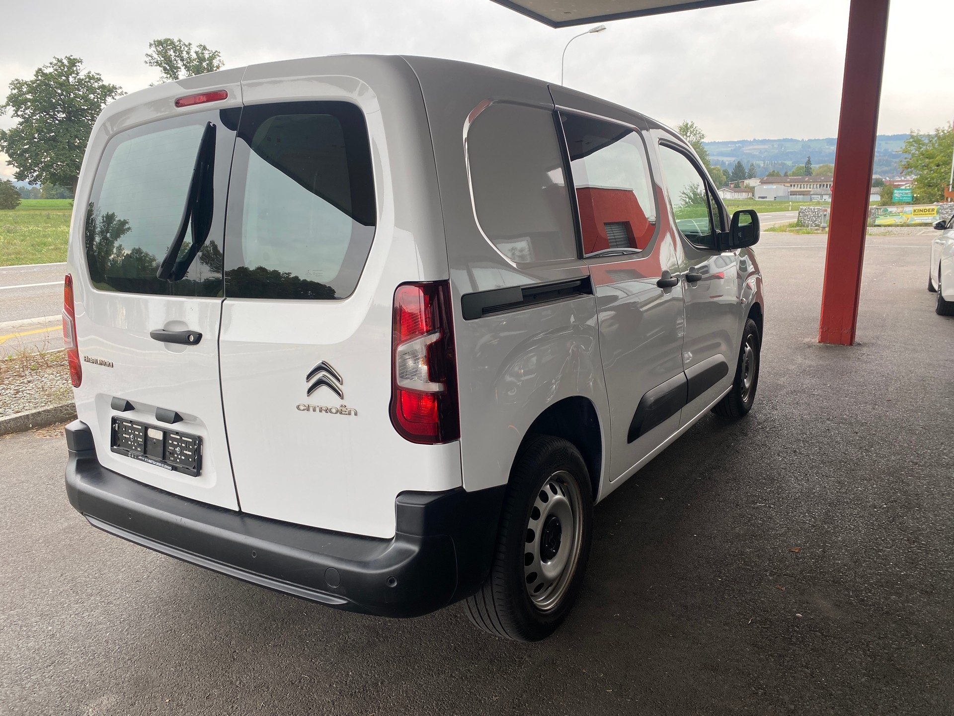 CITROEN Berlingo Van 1.2 Pure Tech 130 s/s Club EAT8 1000kg-image-2