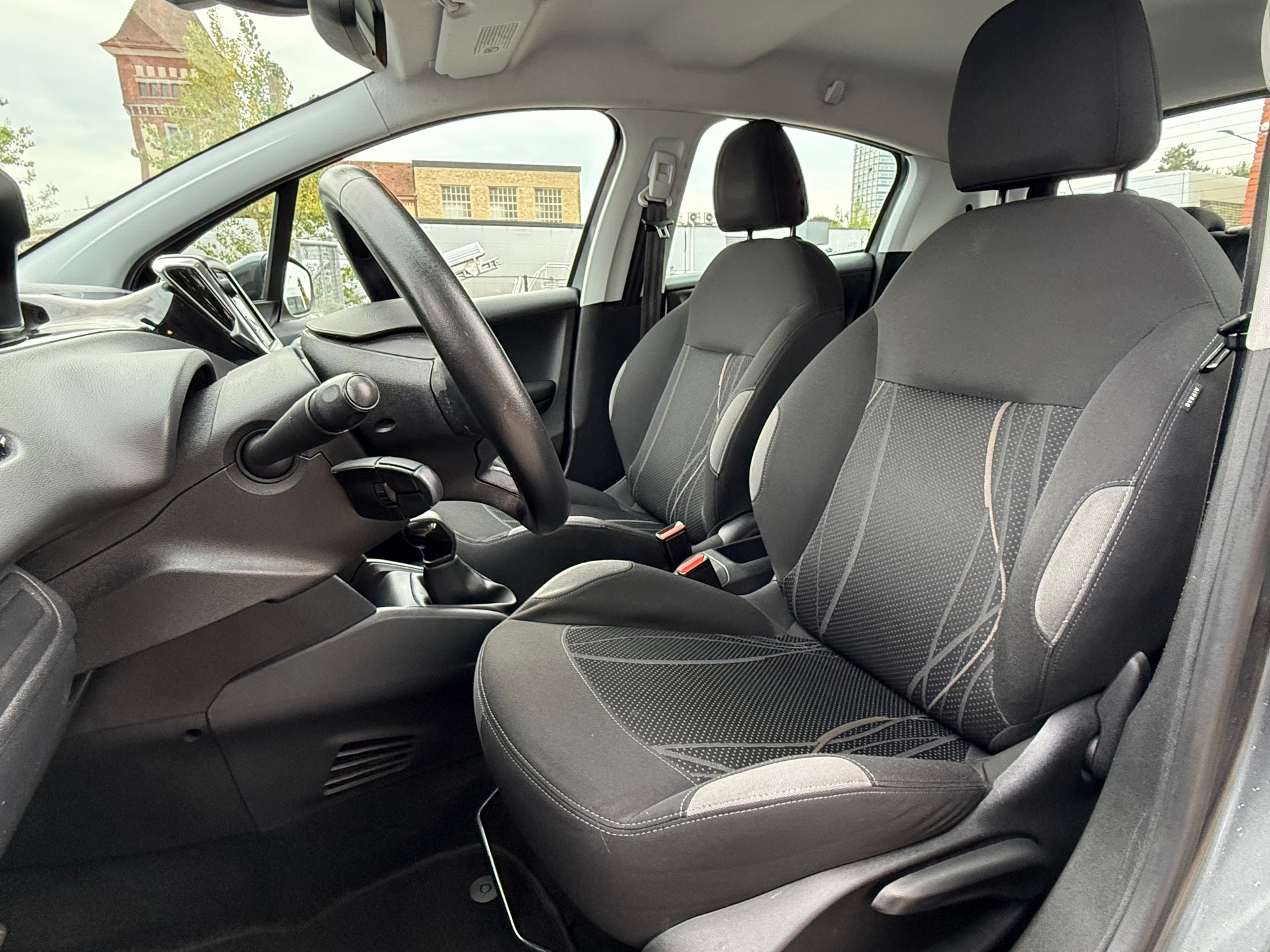 PEUGEOT 208 1.4 VTI Active-image-12