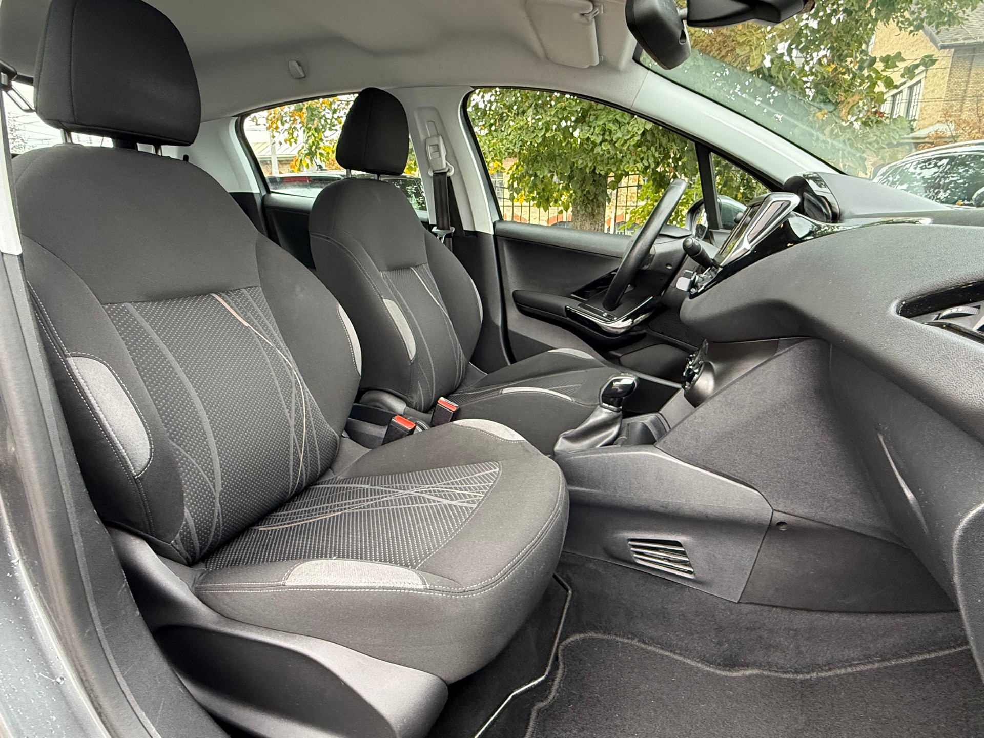 PEUGEOT 208 1.4 VTI Active-image-13
