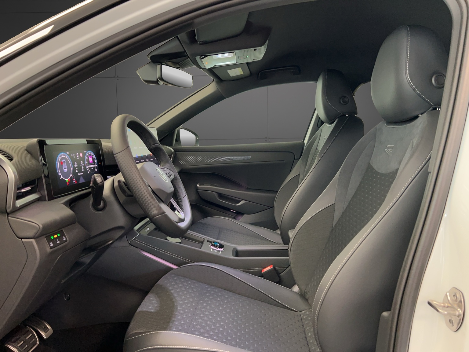 VW T-Roc 1.5 eTSI mHEV R-Line DSG-image-5