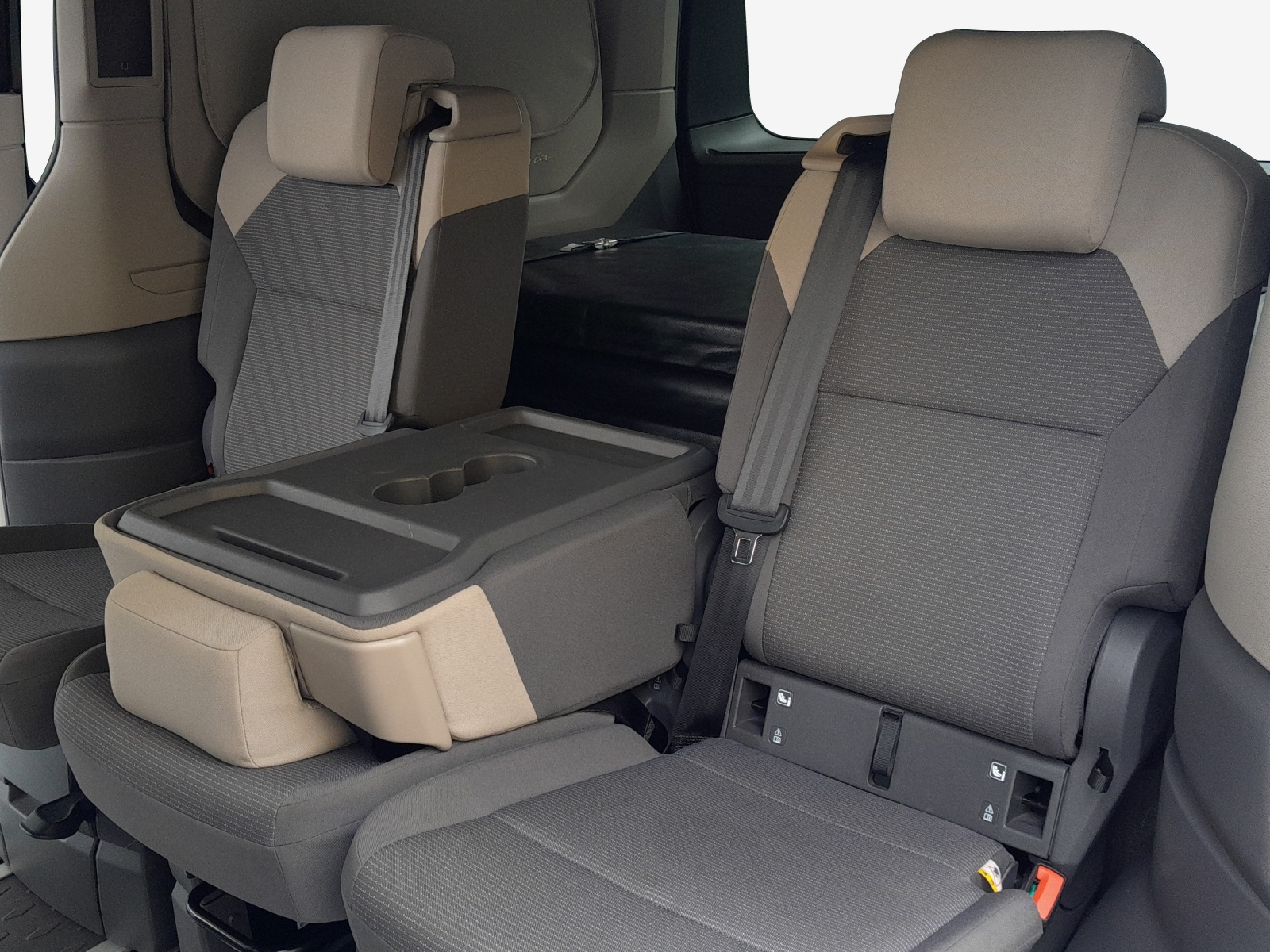 VW California 2.0 TSI Beach Tour-image-11
