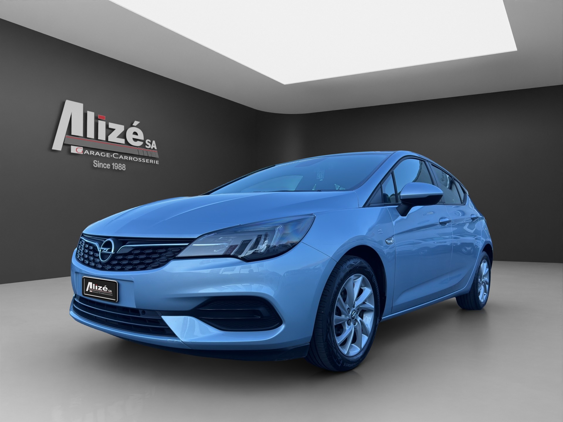 OPEL Astra 1.2i Turbo Edition-image-2