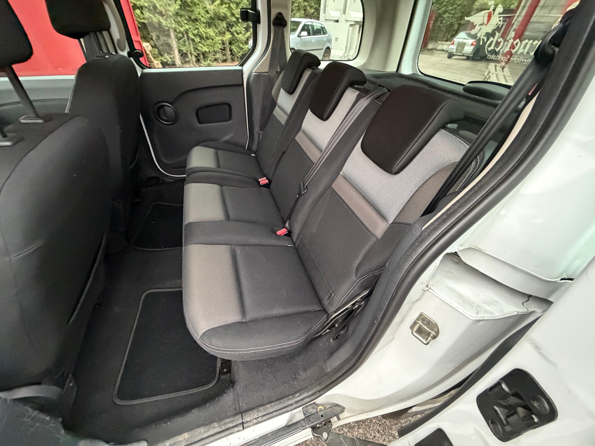 RENAULT Kangoo 1.5 dCi Dynamique-image-8