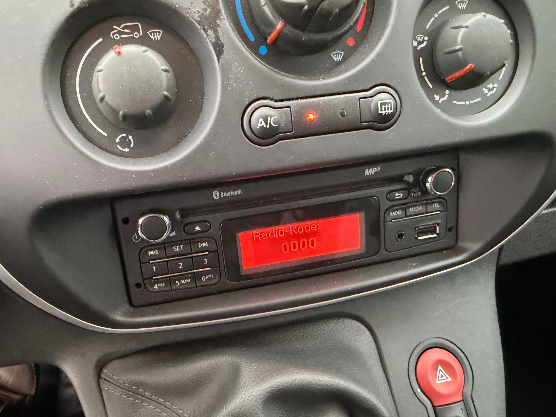 RENAULT Kangoo 1.5 dCi Dynamique-image-6