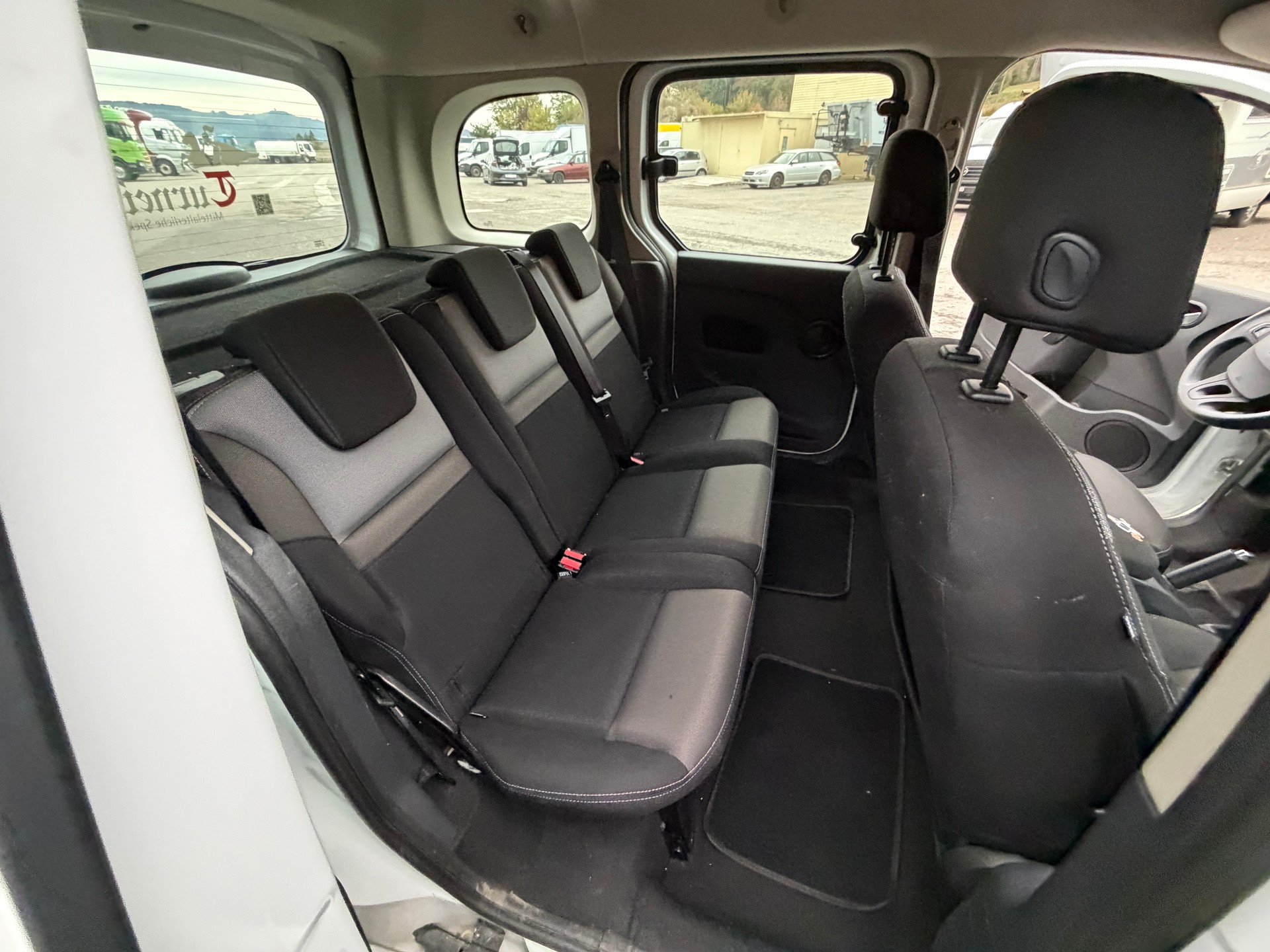 RENAULT Kangoo 1.5 dCi Dynamique-image-13