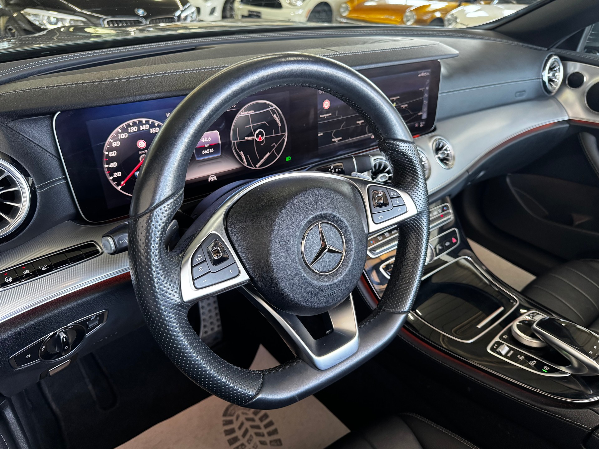 MERCEDES-BENZ E 200 Cabriolet AMG Line 4 Matic 9G-Tronic-image-22