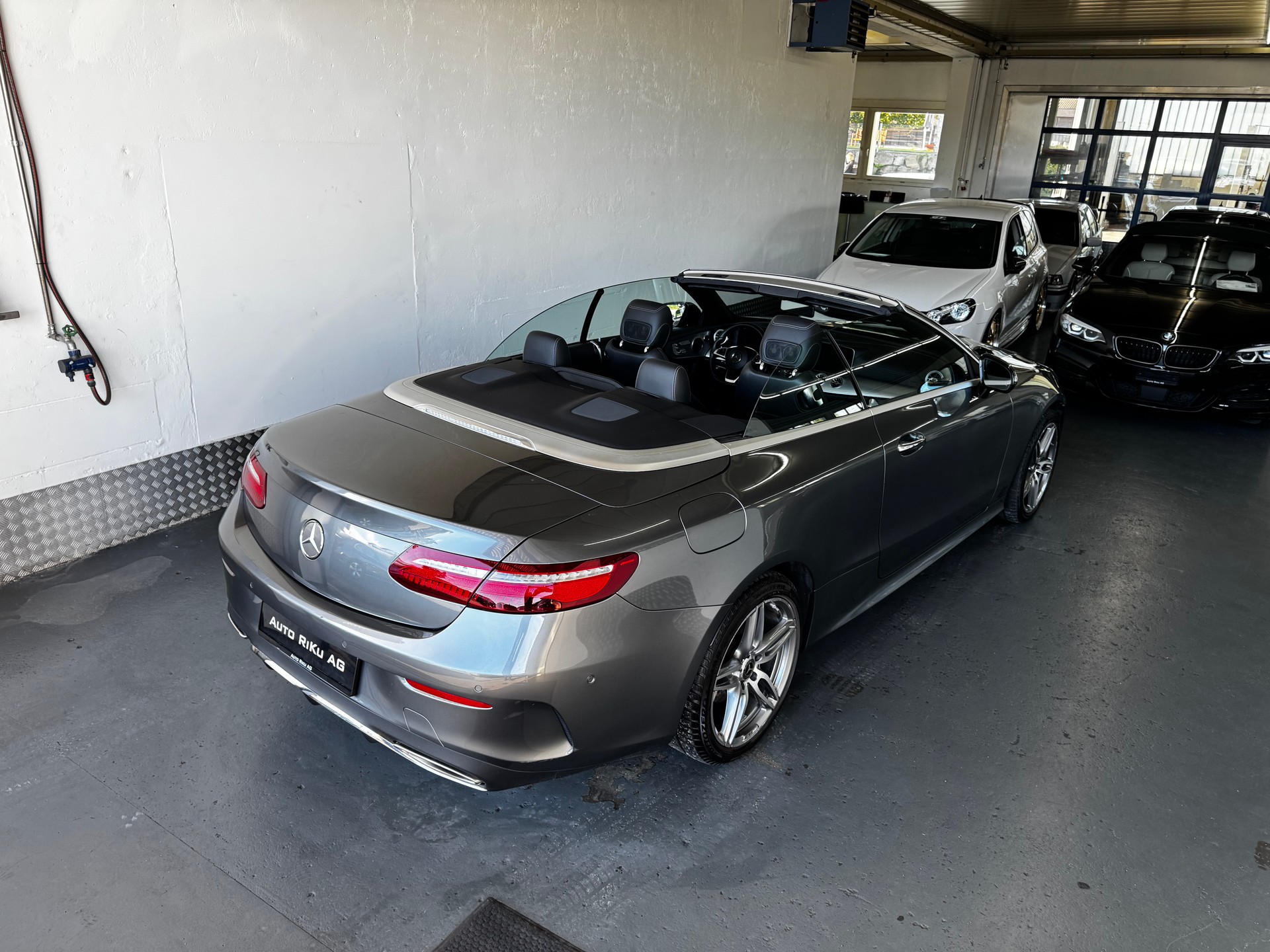MERCEDES-BENZ E 200 Cabriolet AMG Line 4 Matic 9G-Tronic-image-15
