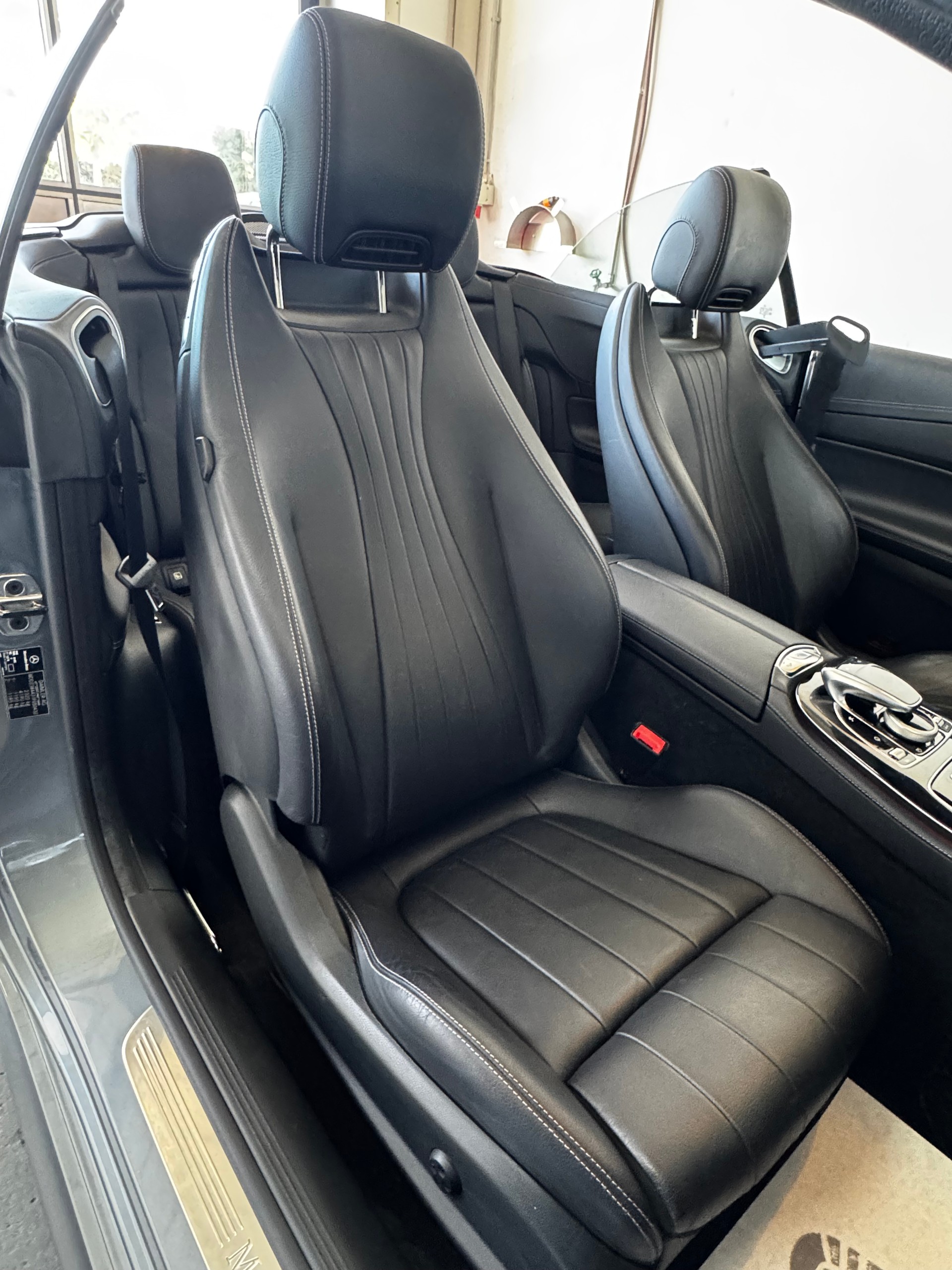 MERCEDES-BENZ E 200 Cabriolet AMG Line 4 Matic 9G-Tronic-image-30