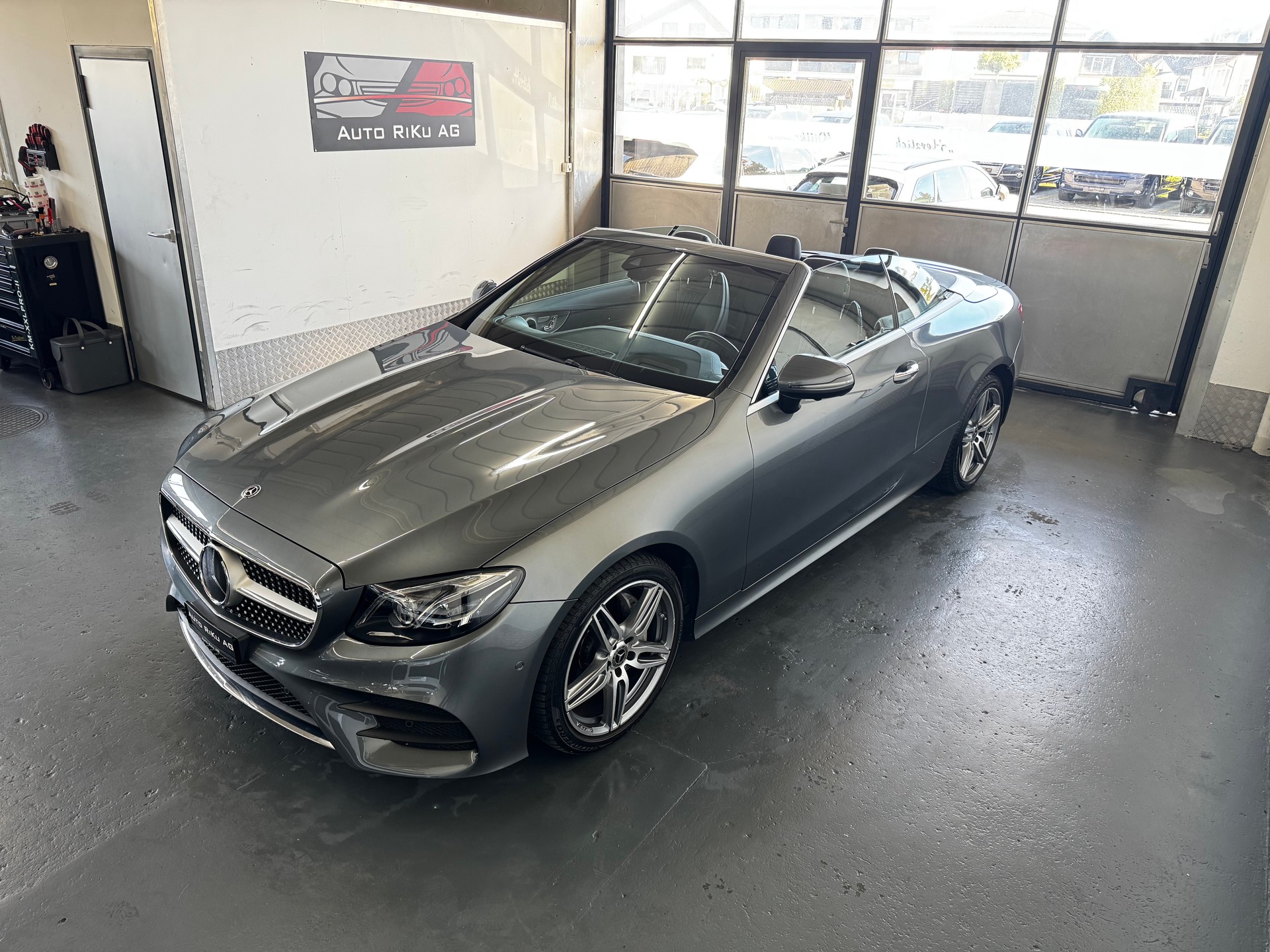MERCEDES-BENZ E 200 Cabriolet AMG Line 4 Matic 9G-Tronic-image-9