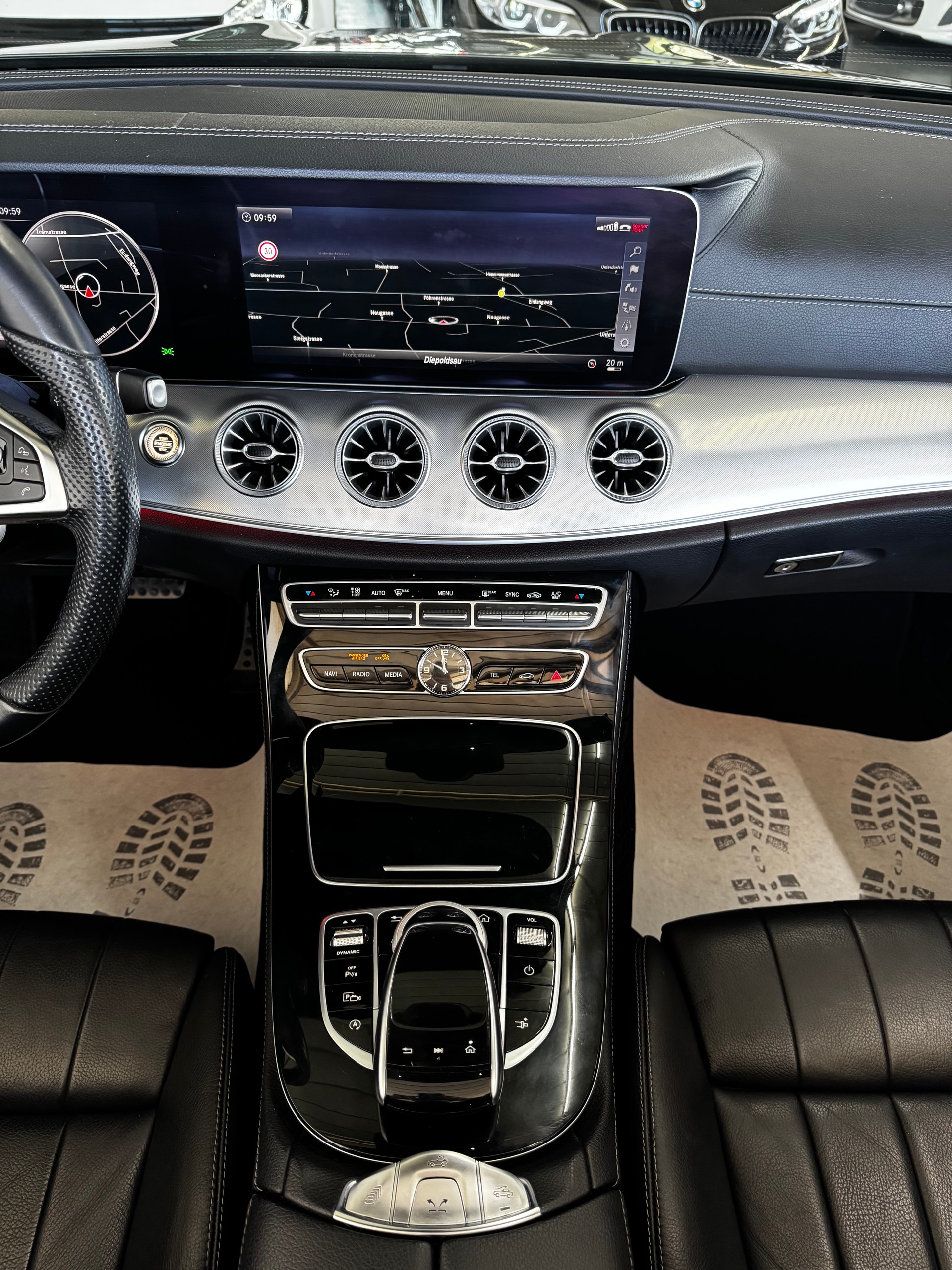 MERCEDES-BENZ E 200 Cabriolet AMG Line 4 Matic 9G-Tronic-image-27