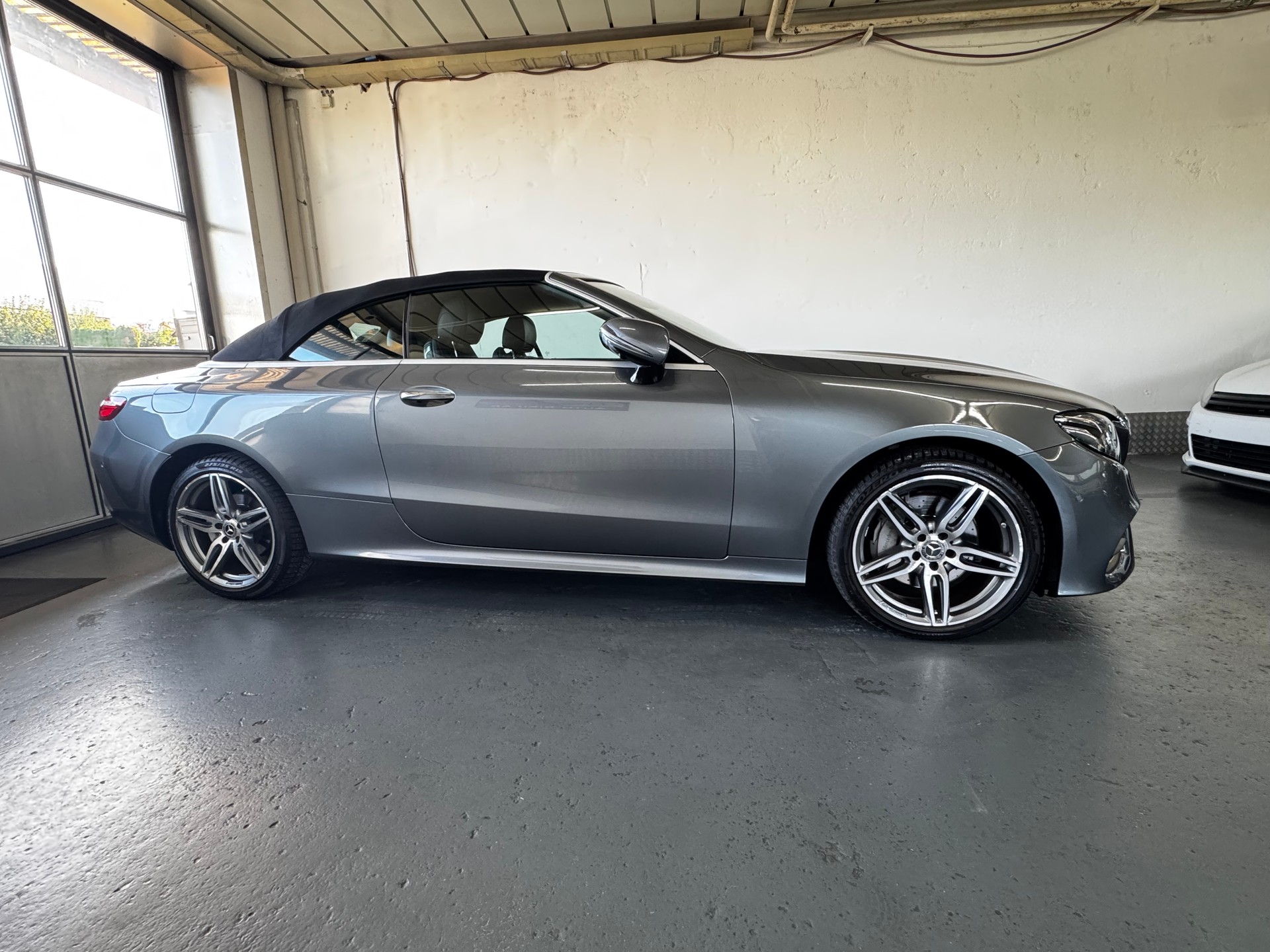 MERCEDES-BENZ E 200 Cabriolet AMG Line 4 Matic 9G-Tronic-image-12