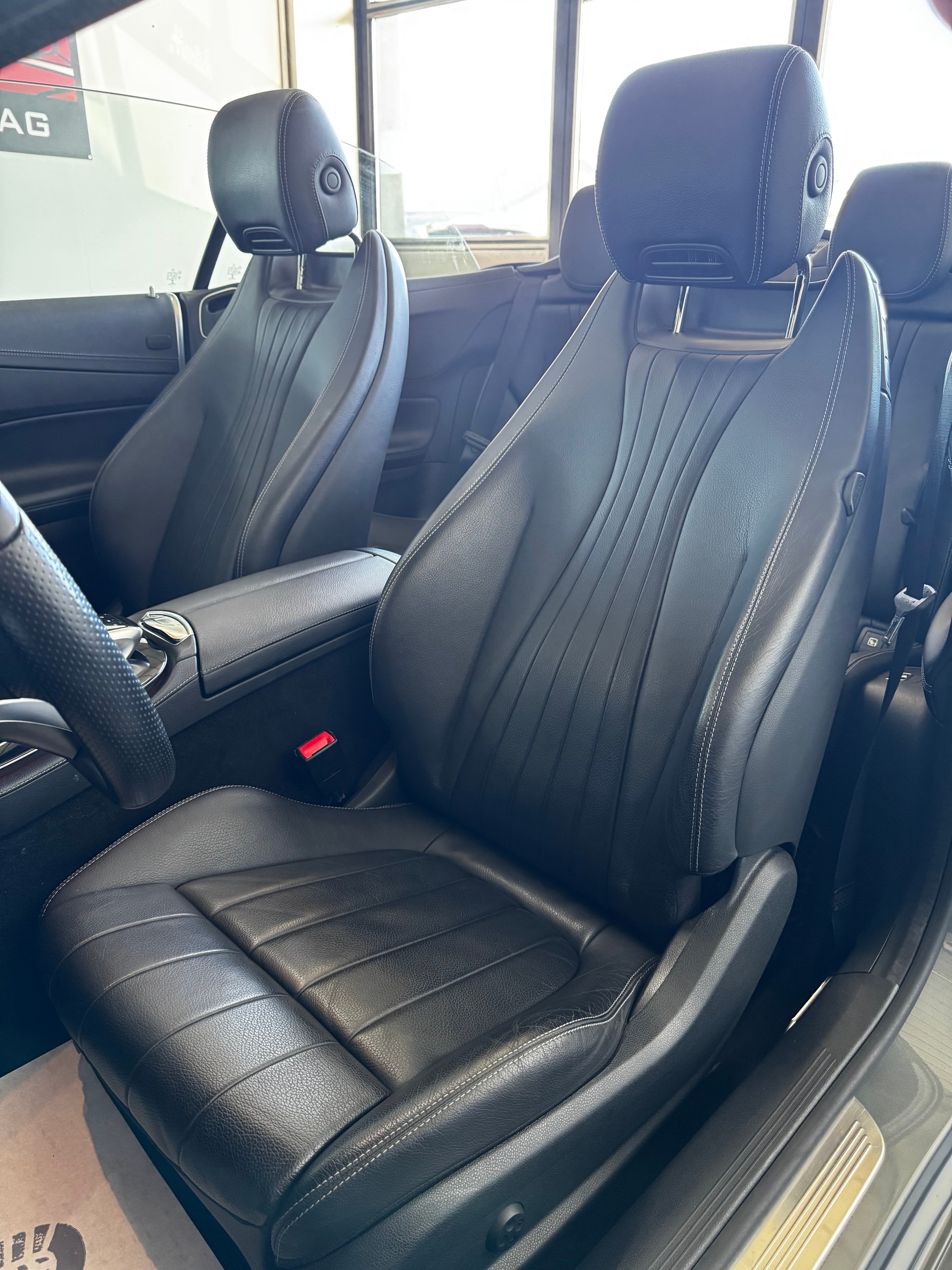 MERCEDES-BENZ E 200 Cabriolet AMG Line 4 Matic 9G-Tronic-image-24