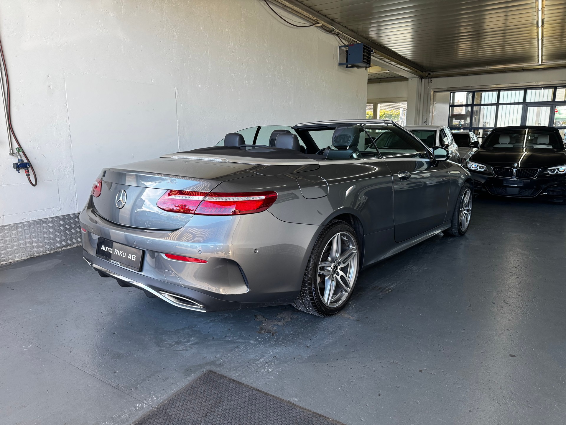 MERCEDES-BENZ E 200 Cabriolet AMG Line 4 Matic 9G-Tronic-image-17