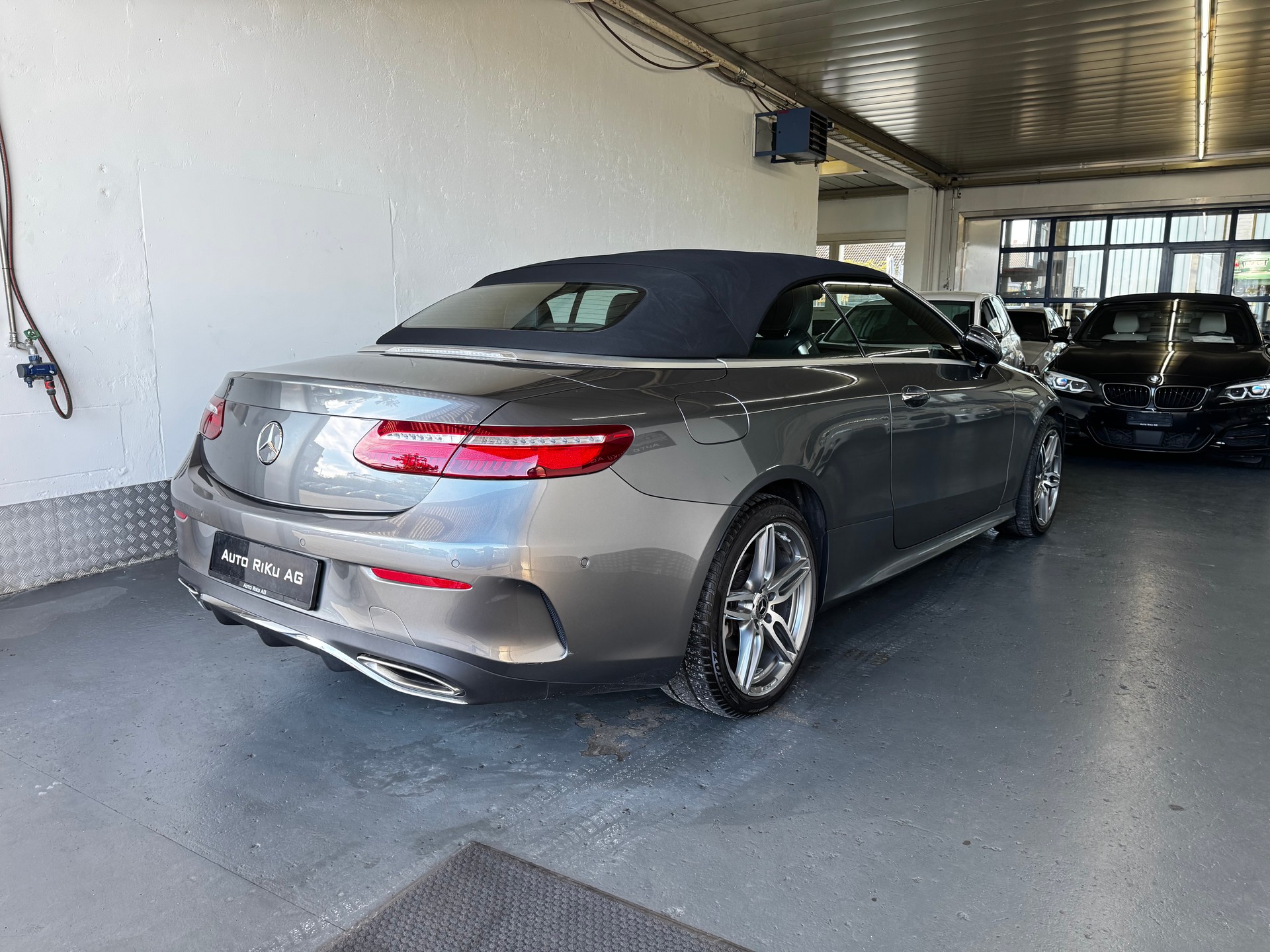 MERCEDES-BENZ E 200 Cabriolet AMG Line 4 Matic 9G-Tronic-image-16
