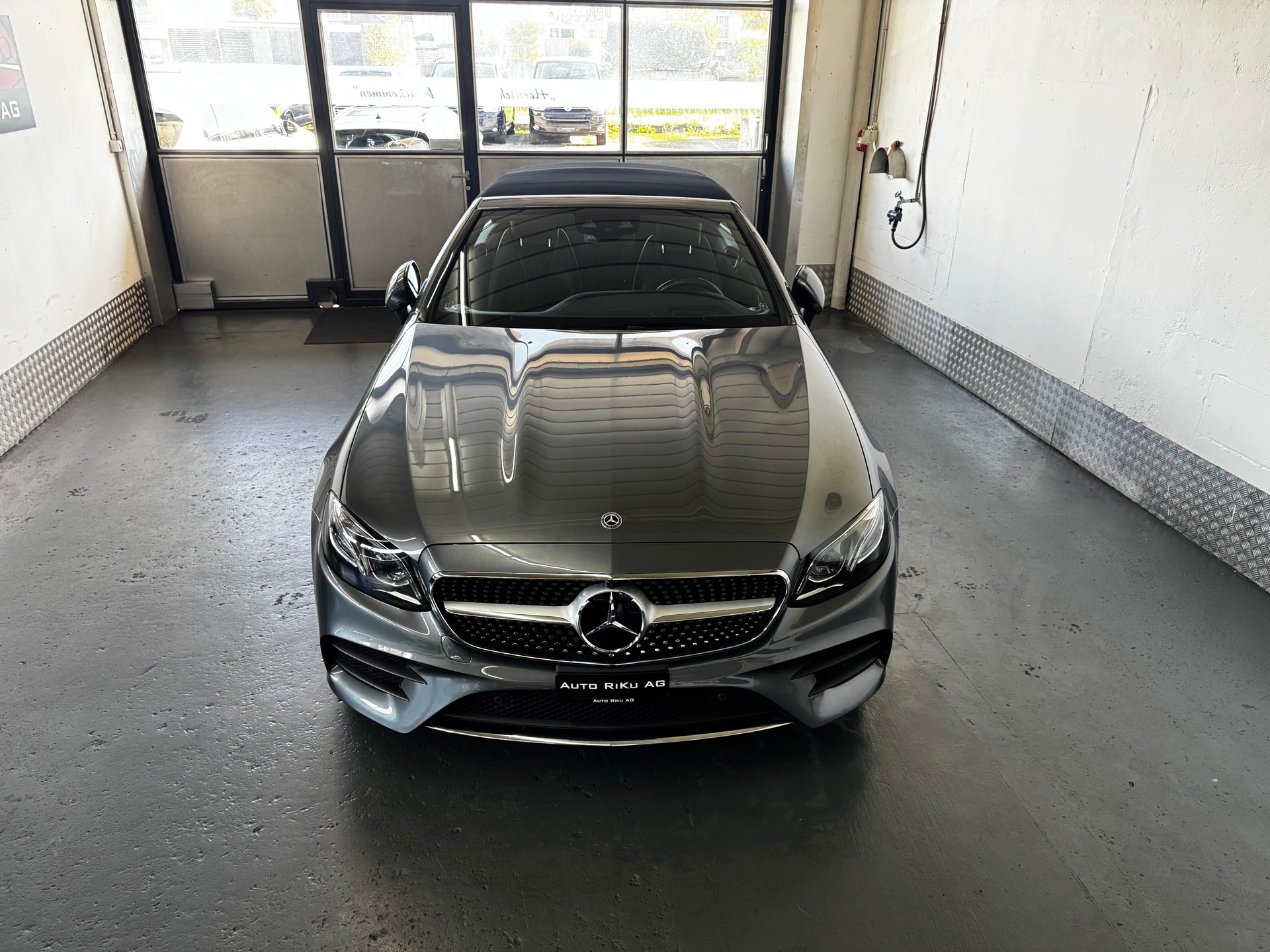 MERCEDES-BENZ E 200 Cabriolet AMG Line 4 Matic 9G-Tronic-image-4