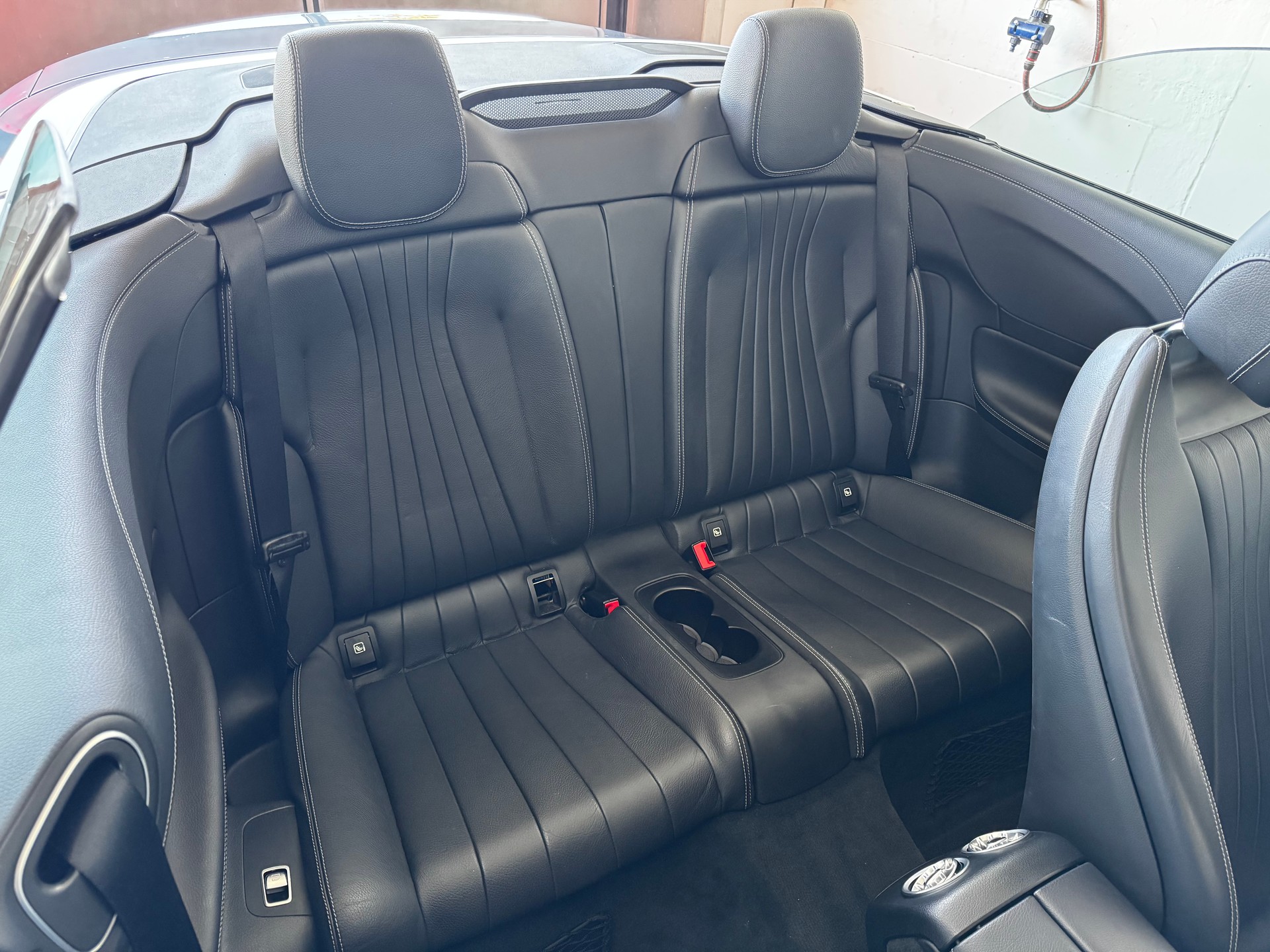 MERCEDES-BENZ E 200 Cabriolet AMG Line 4 Matic 9G-Tronic-image-31