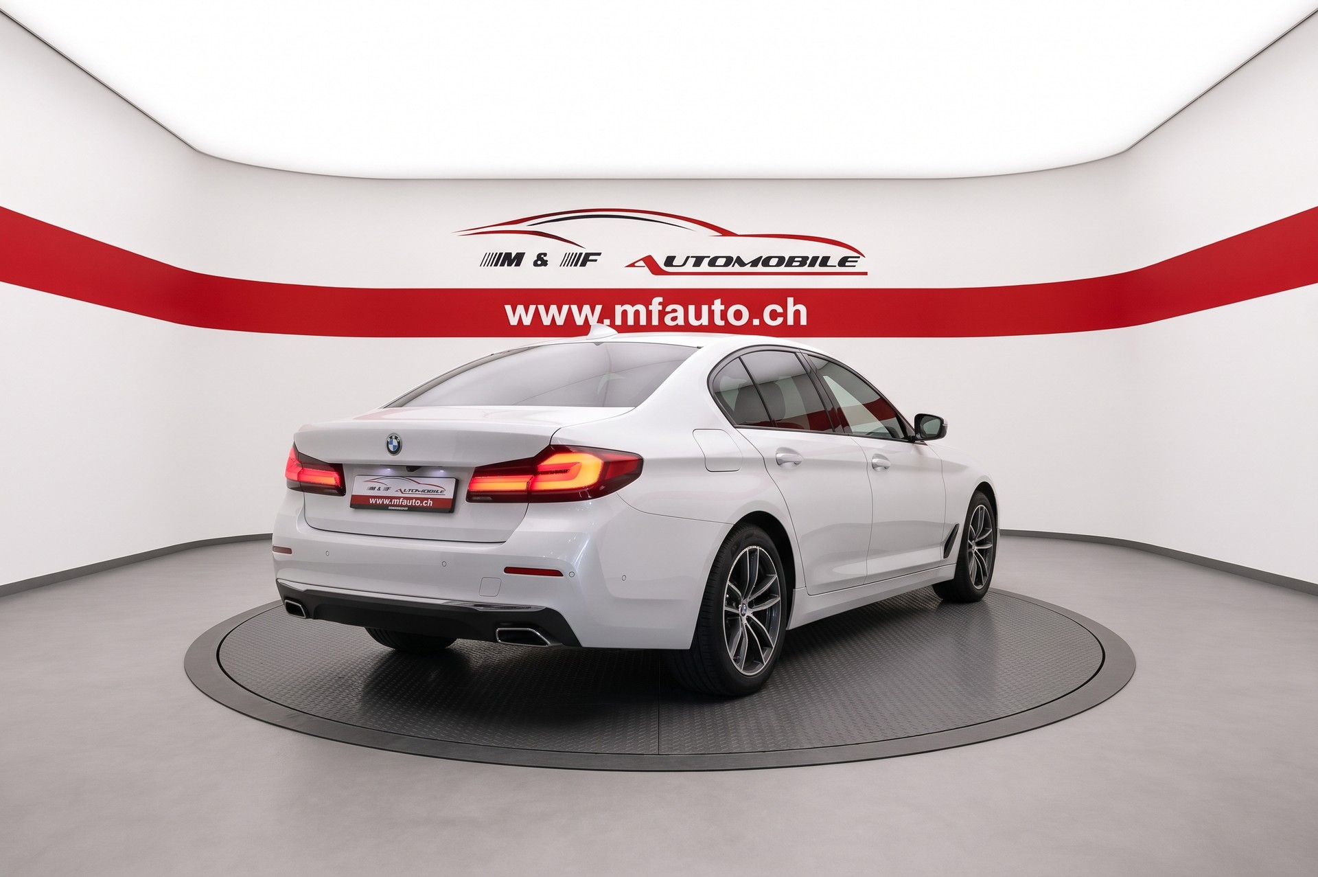 BMW 530i xDrive * CH FAHRZEUG *-image-5