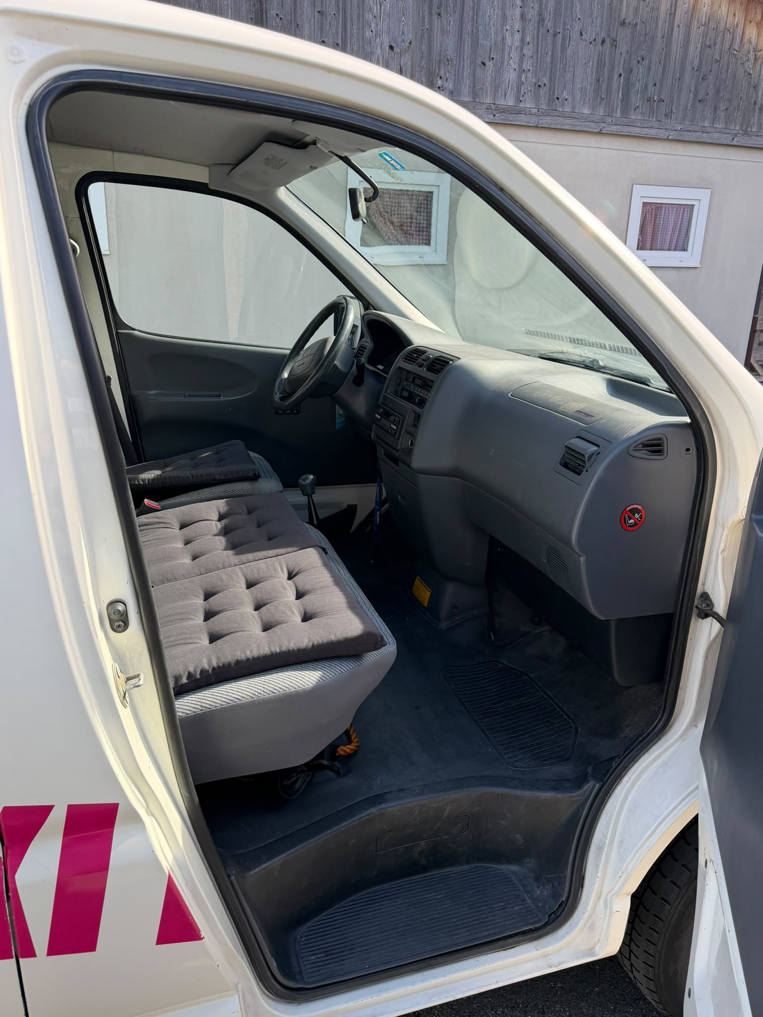TOYOTA Hiace 2.7 Van 4x4 LWB-image-5