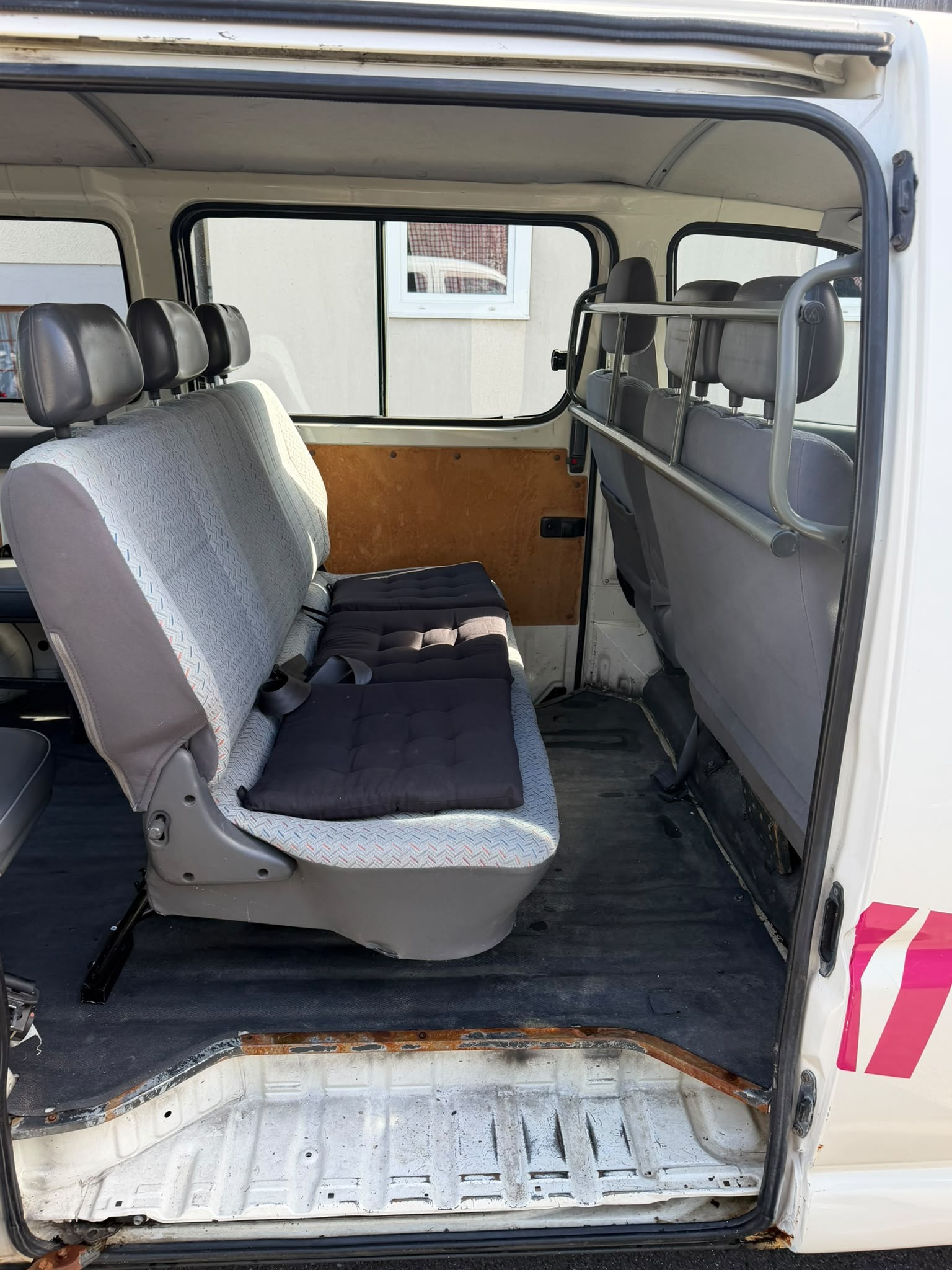 TOYOTA Hiace 2.7 Van 4x4 LWB-image-3