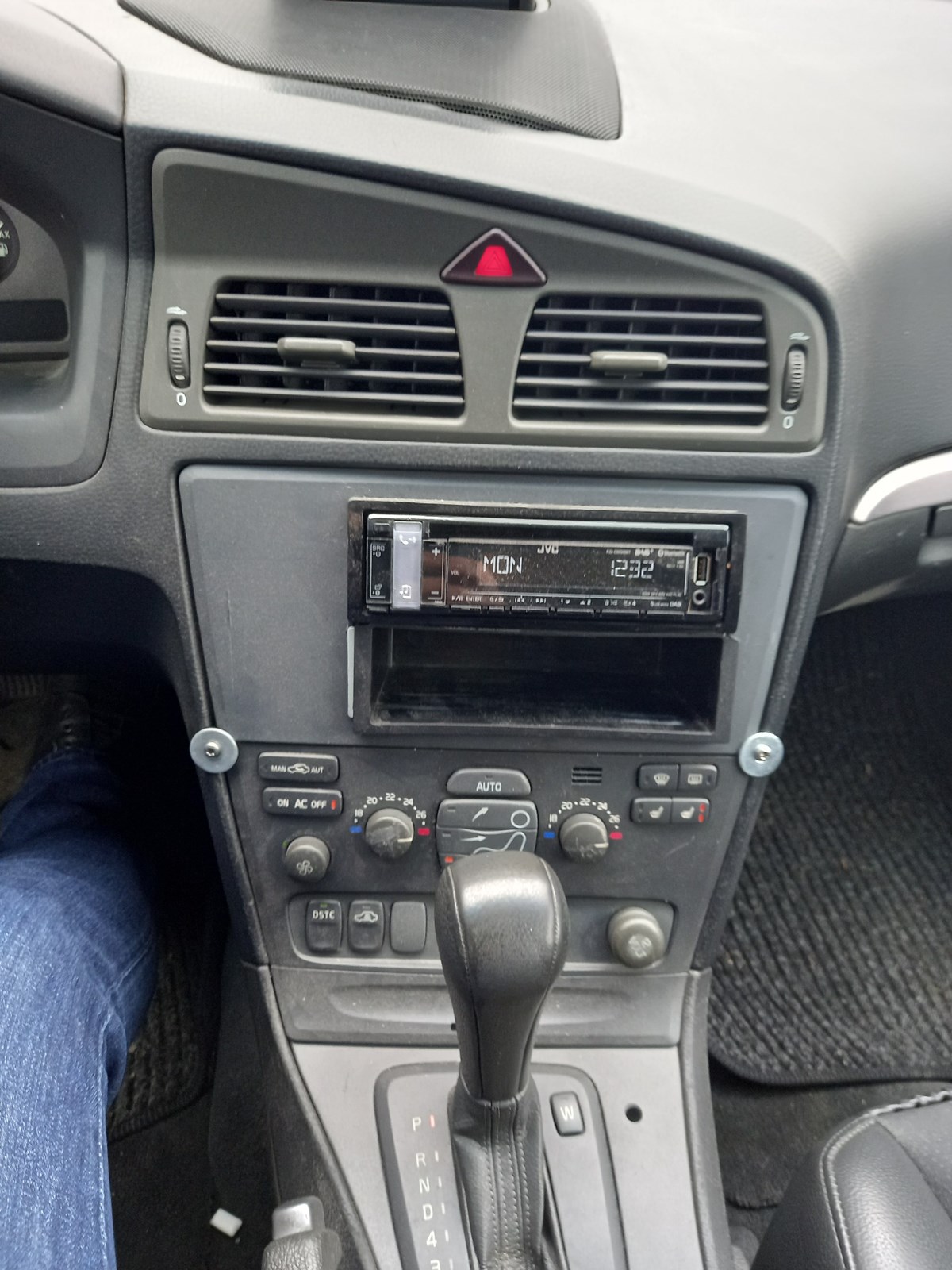 VOLVO V70 2.4-image-8