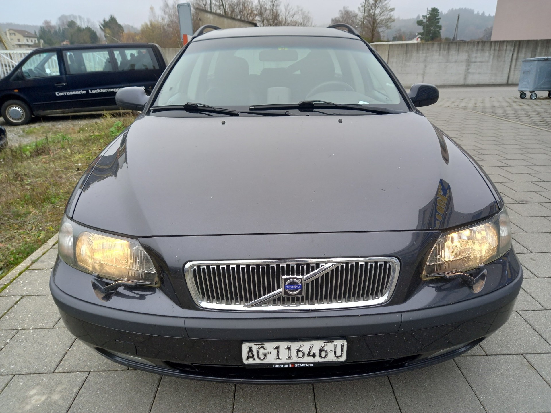 VOLVO V70 2.4-image-2