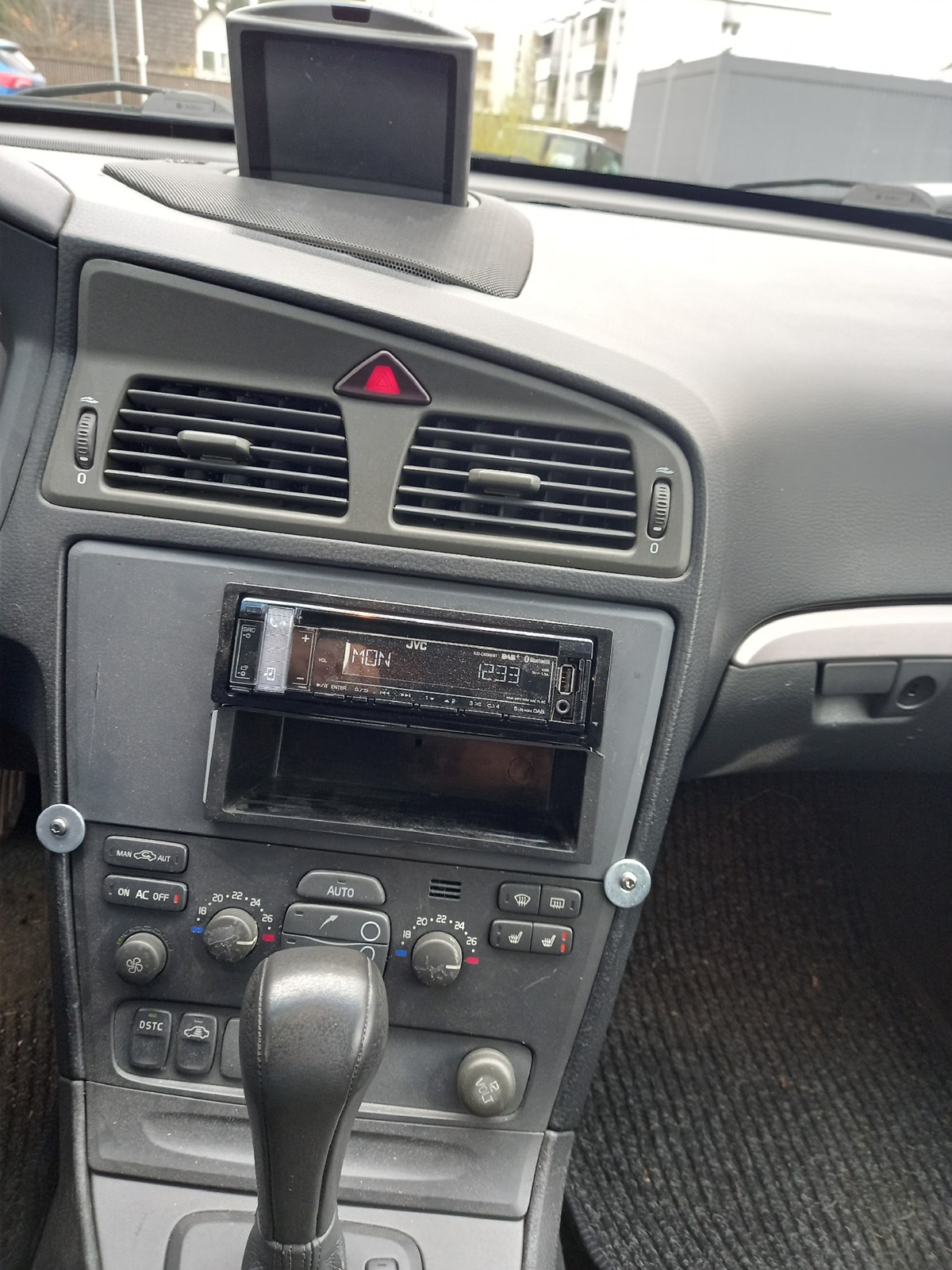 VOLVO V70 2.4-image-9