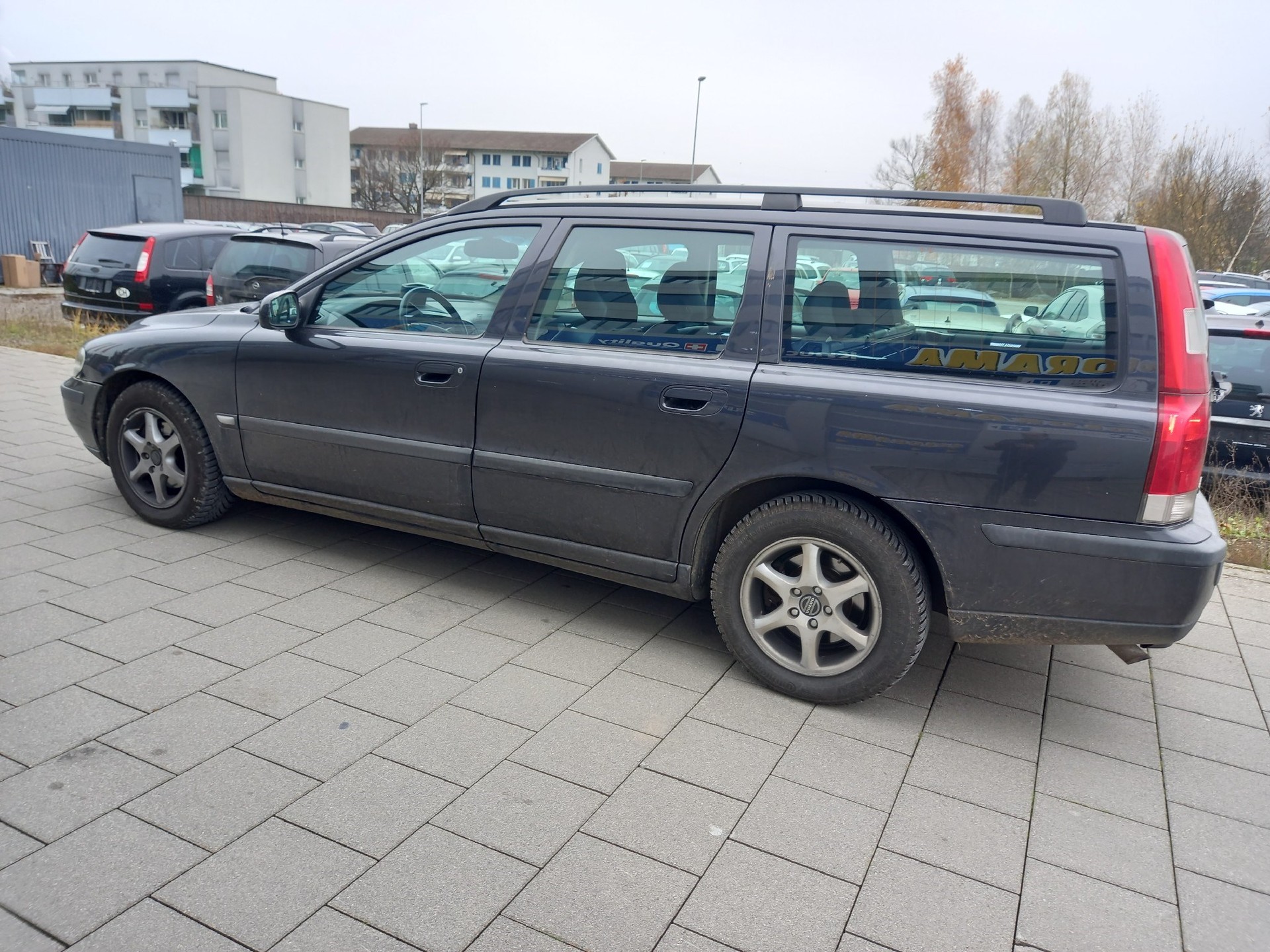 VOLVO V70 2.4-image-3