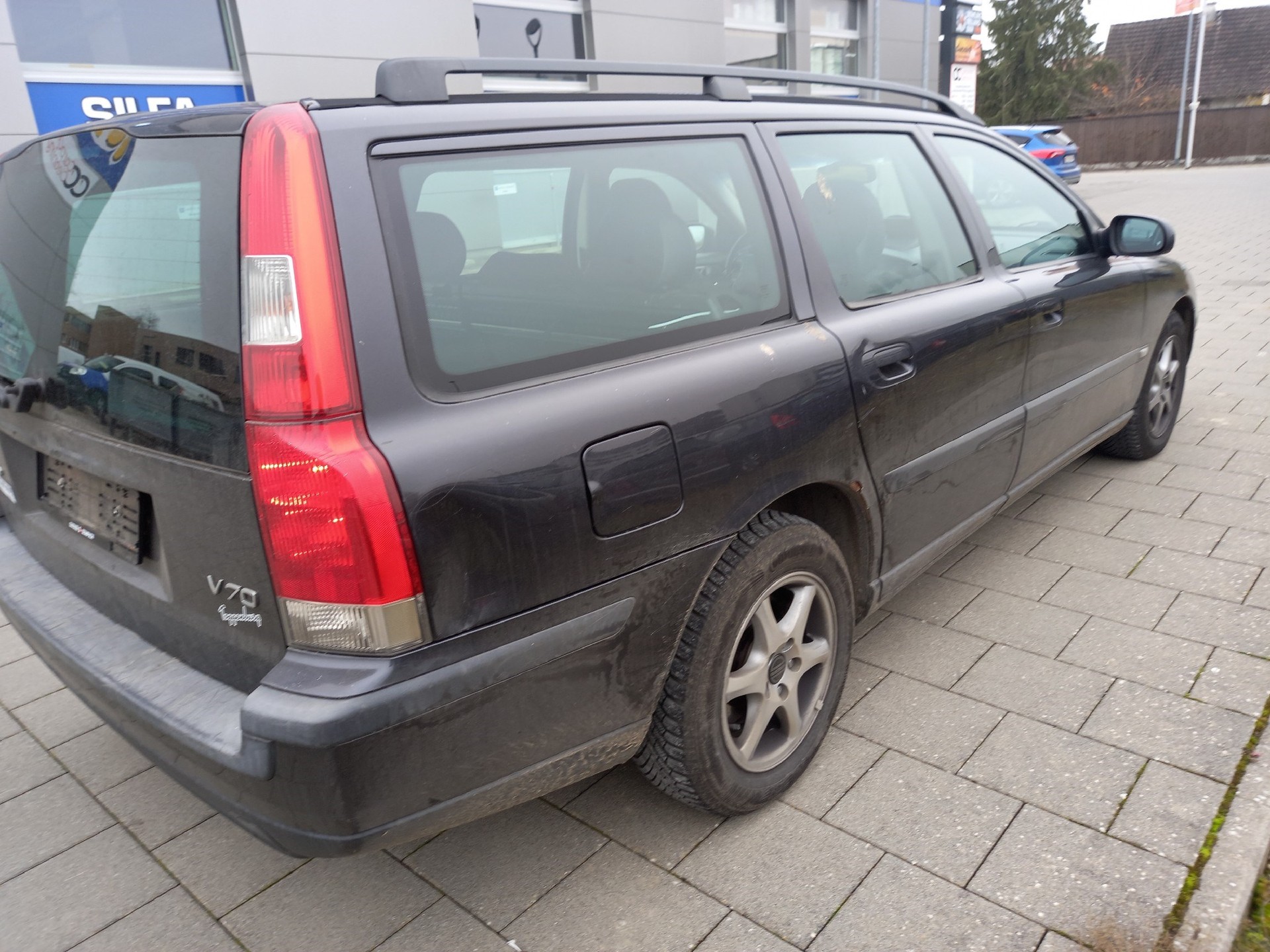 VOLVO V70 2.4-image-4