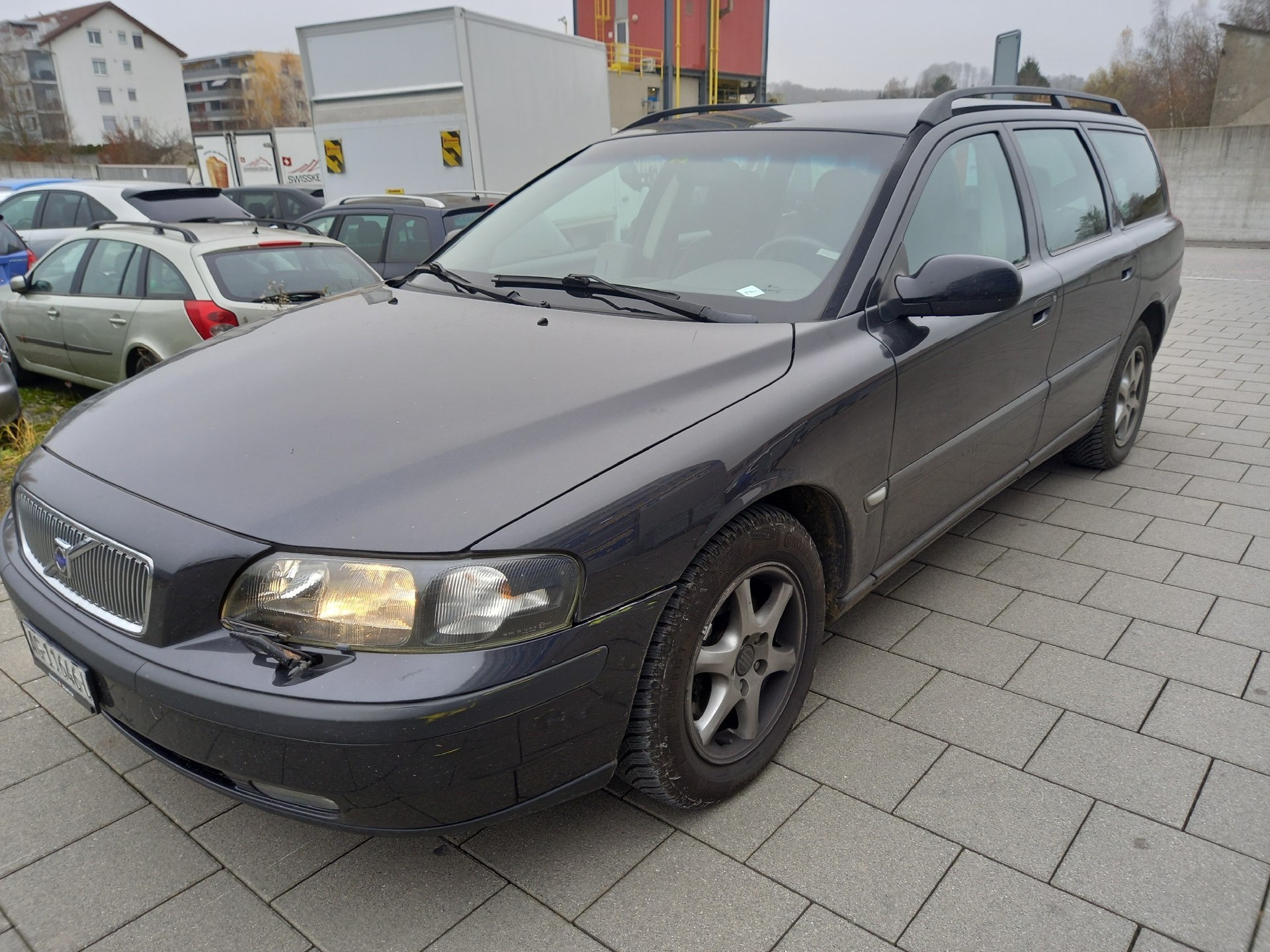 VOLVO V70 2.4-image-0