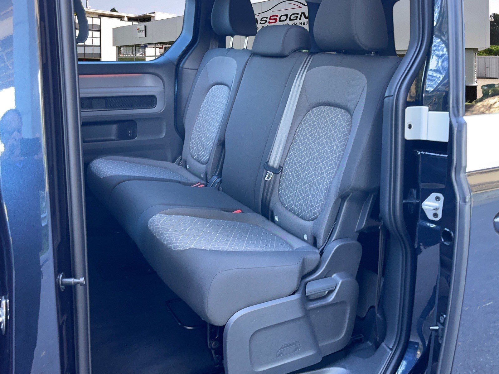 VW ID.Buzz bus 77kWh Pro-image-12
